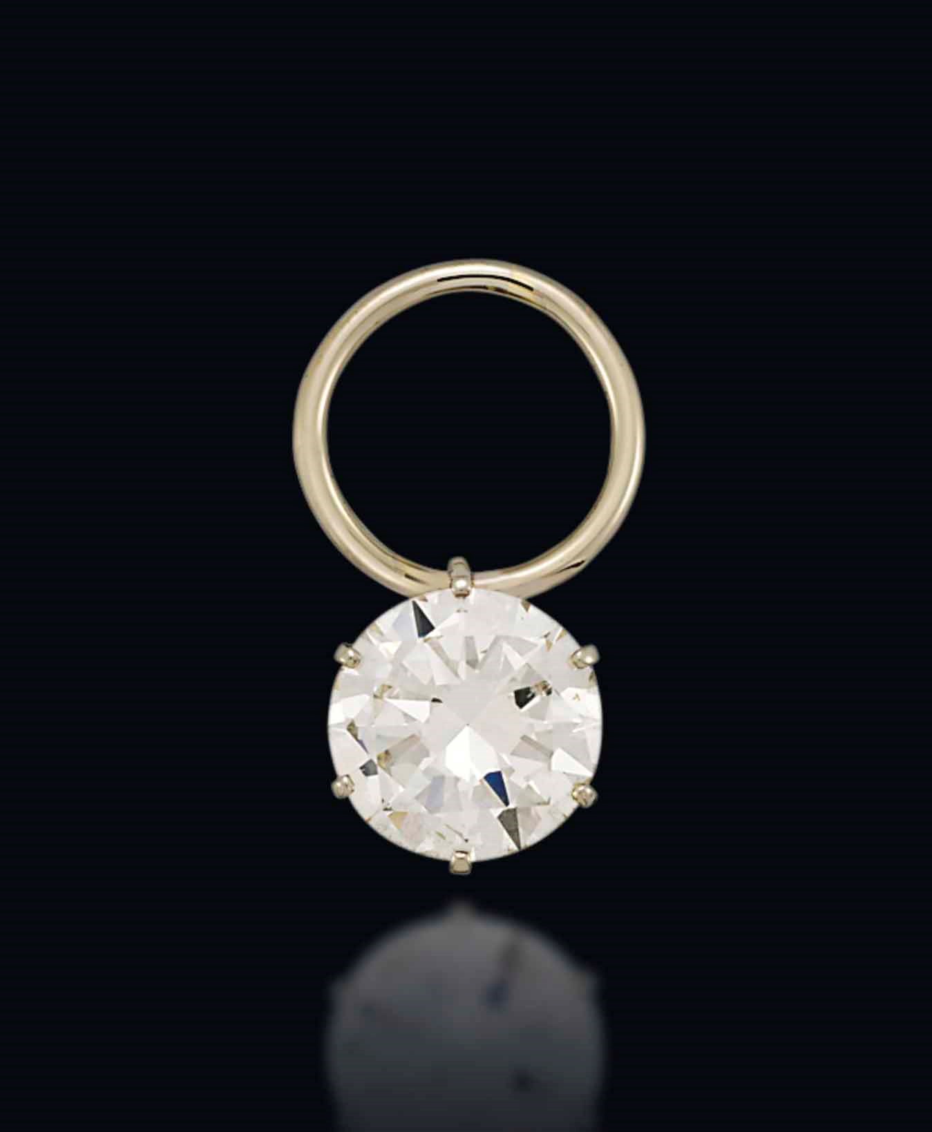 A SINGLE-STONE DIAMOND RING