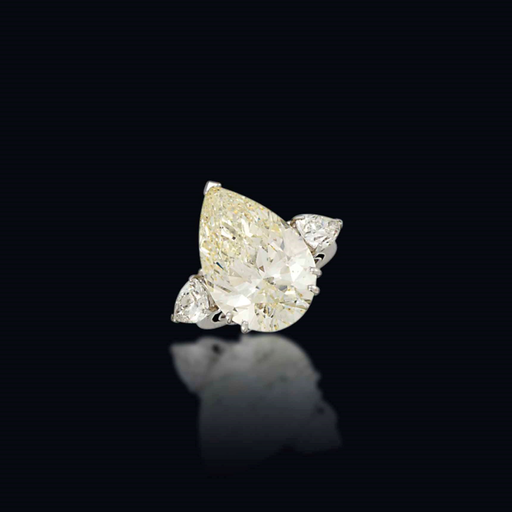 A SINGLE-STONE DIAMOND RING
