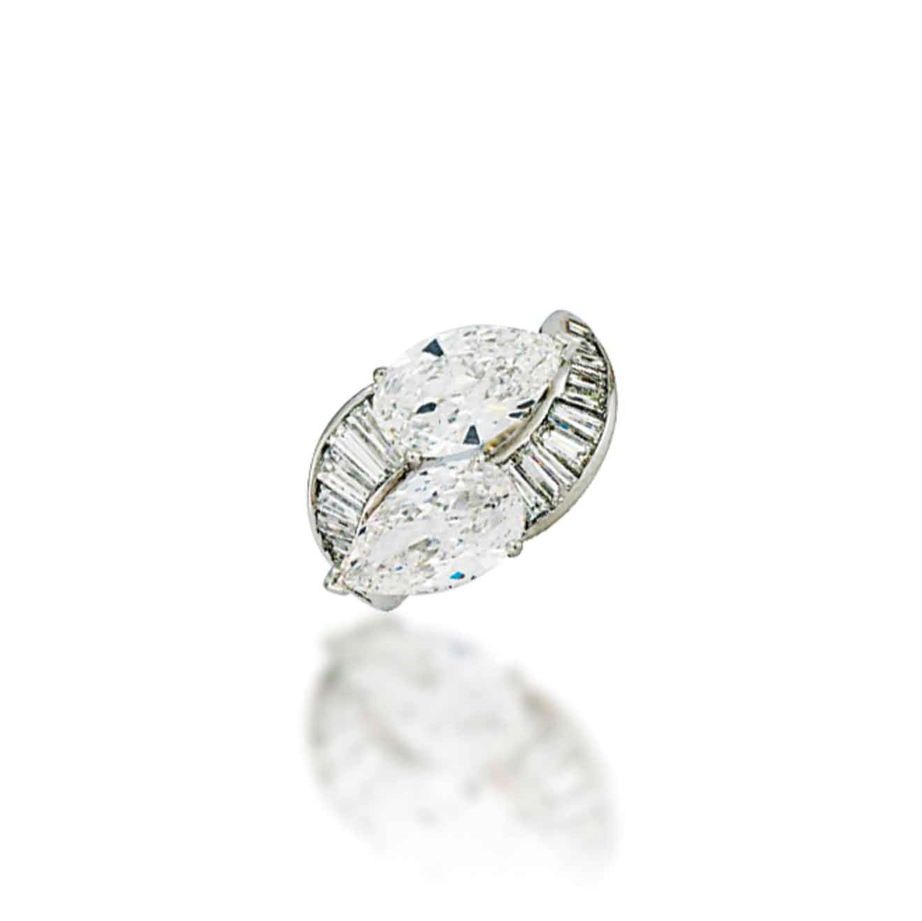 A DIAMOND CROSSOVER RING