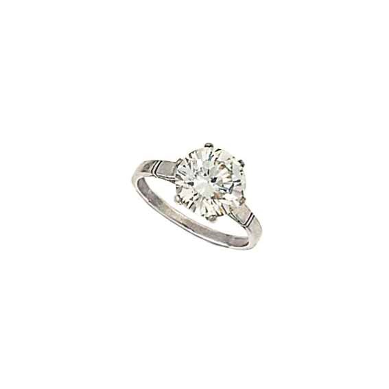 A diamond single stone ring