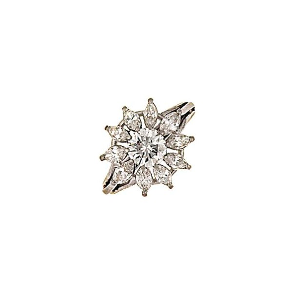 A diamond cluster ring