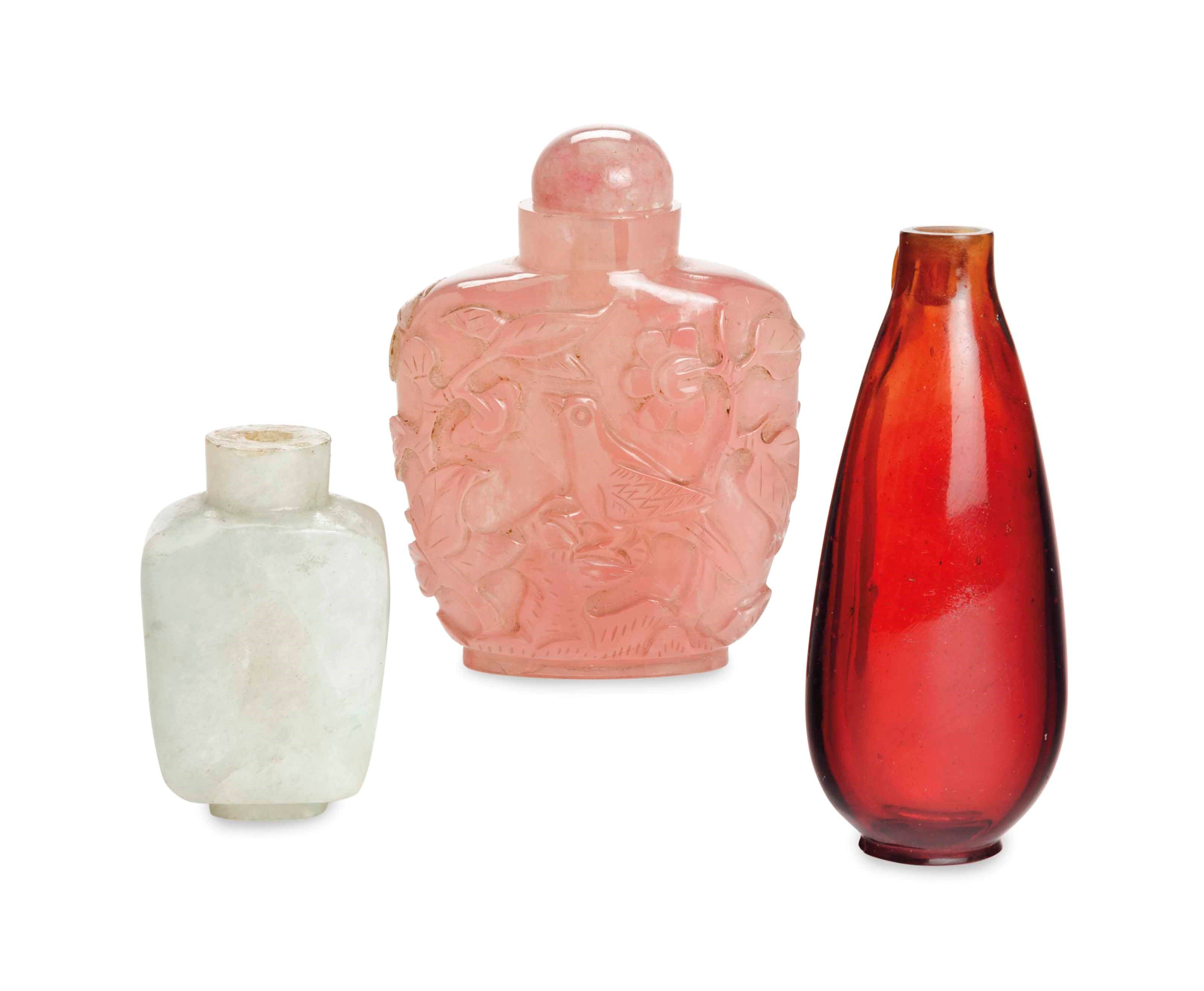 THREE CHINESE SNUFF BOTTLES,