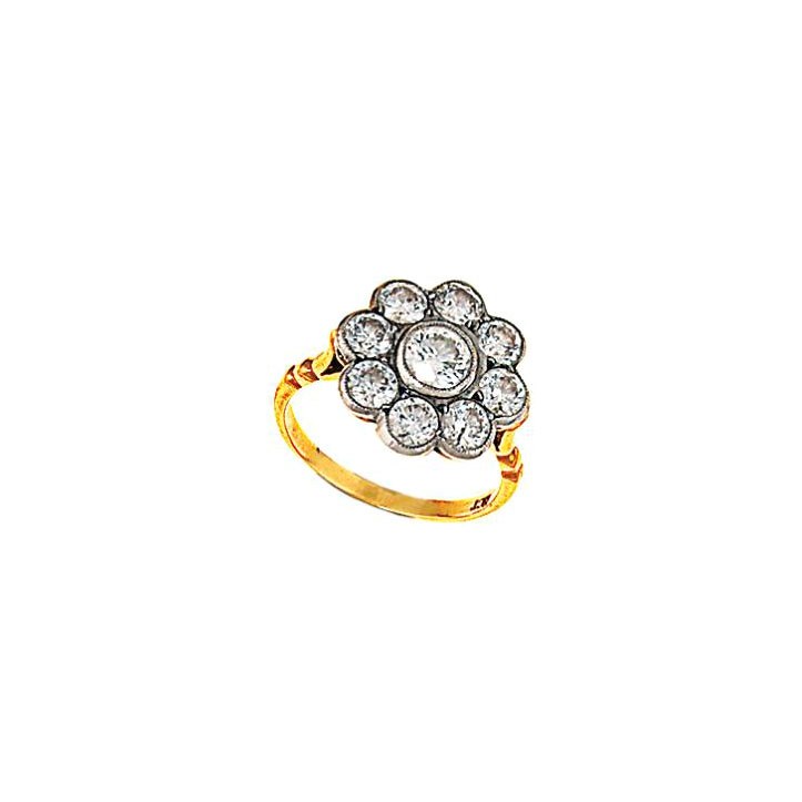 A diamond cluster ring