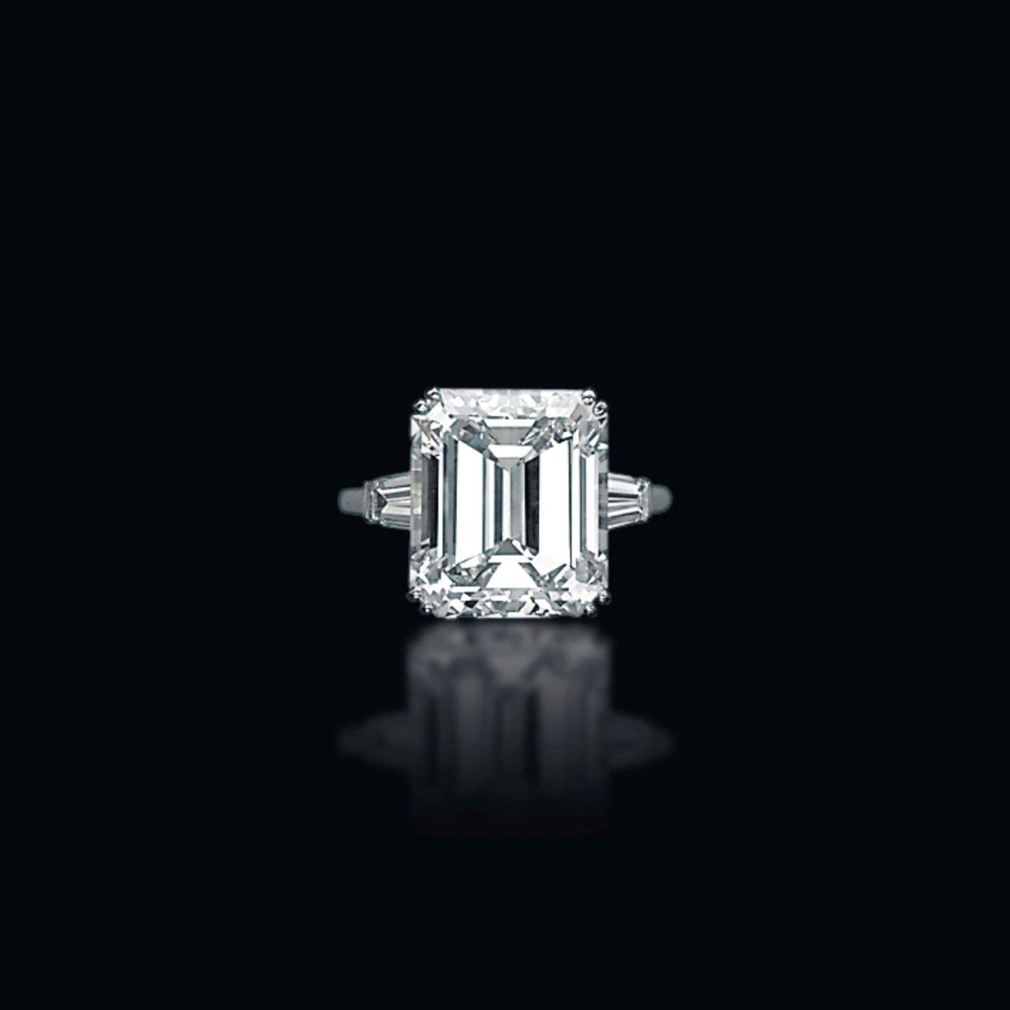 A DIAMOND RING, BY VAN CLEEF & ARPELS