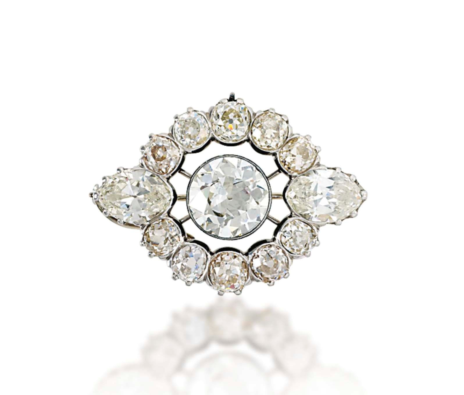 A DIAMOND BROOCH / PENDANT