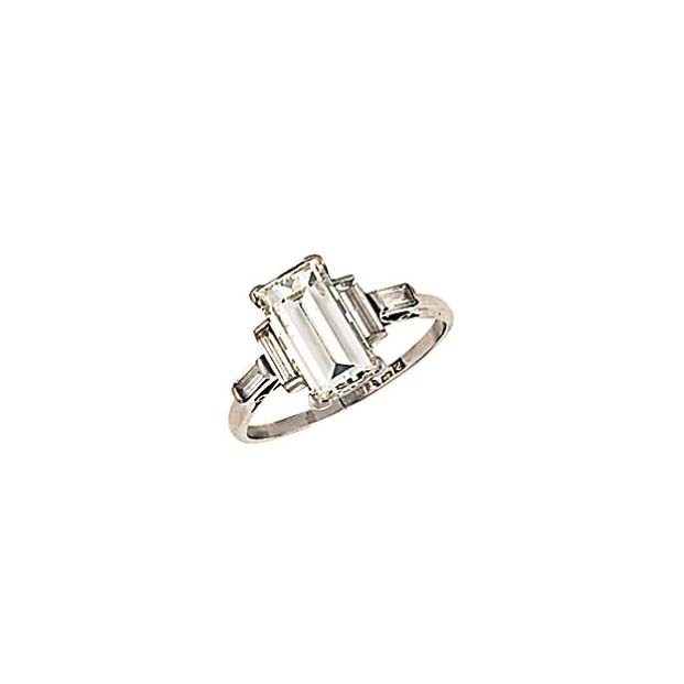 A diamond single stone ring