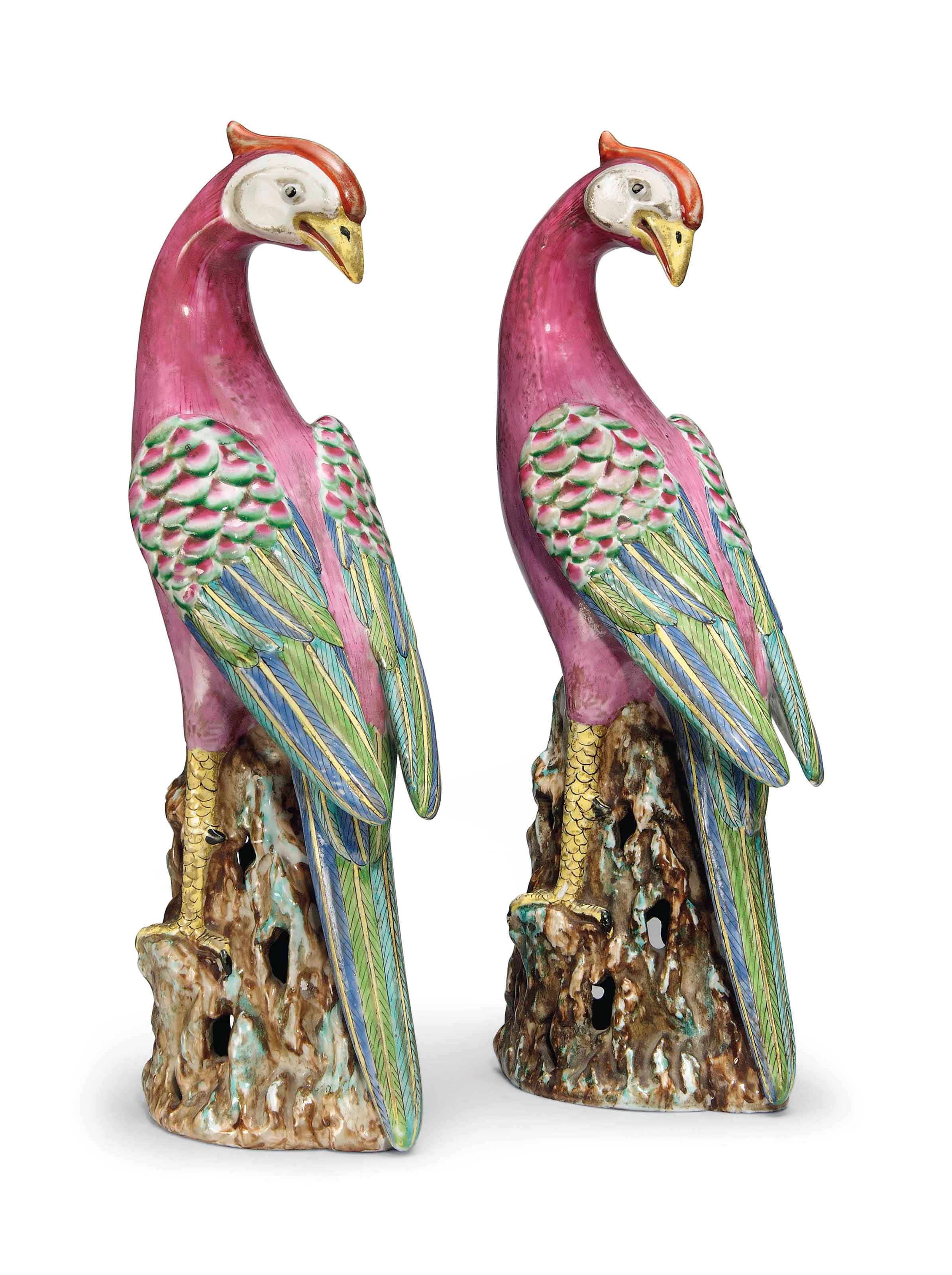 A PAIR OF CONTINENTAL PORCELAIN MODELS OF PARROTS