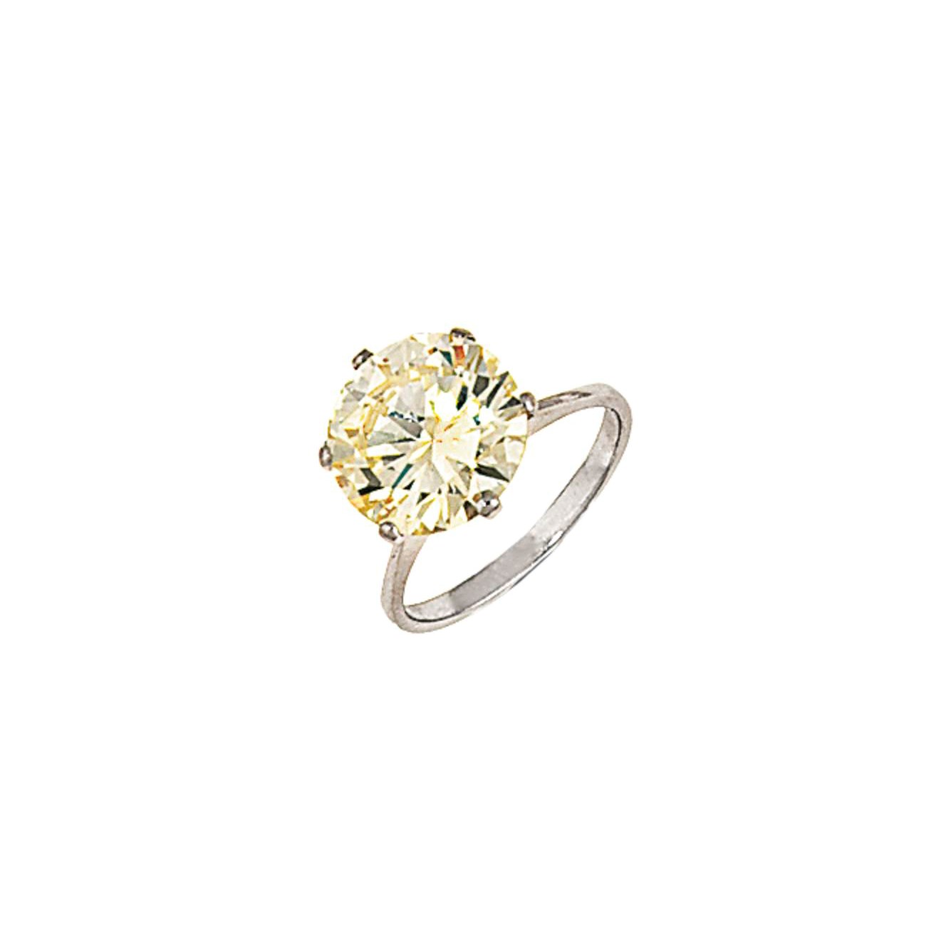 A diamond single stone ring
