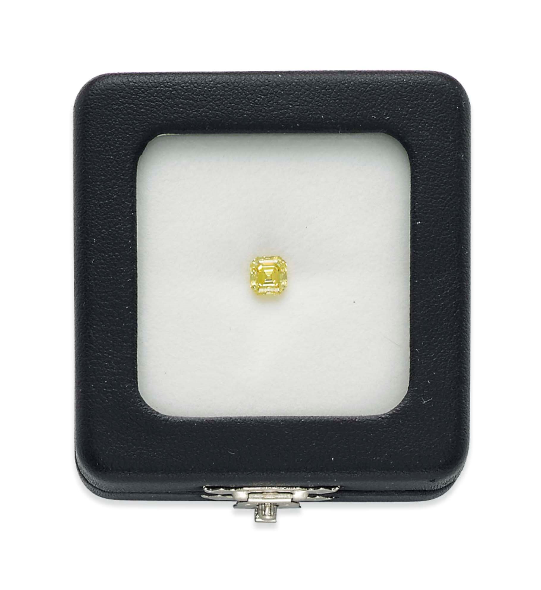 AN UNMOUNTED COLOURED DIAMOND