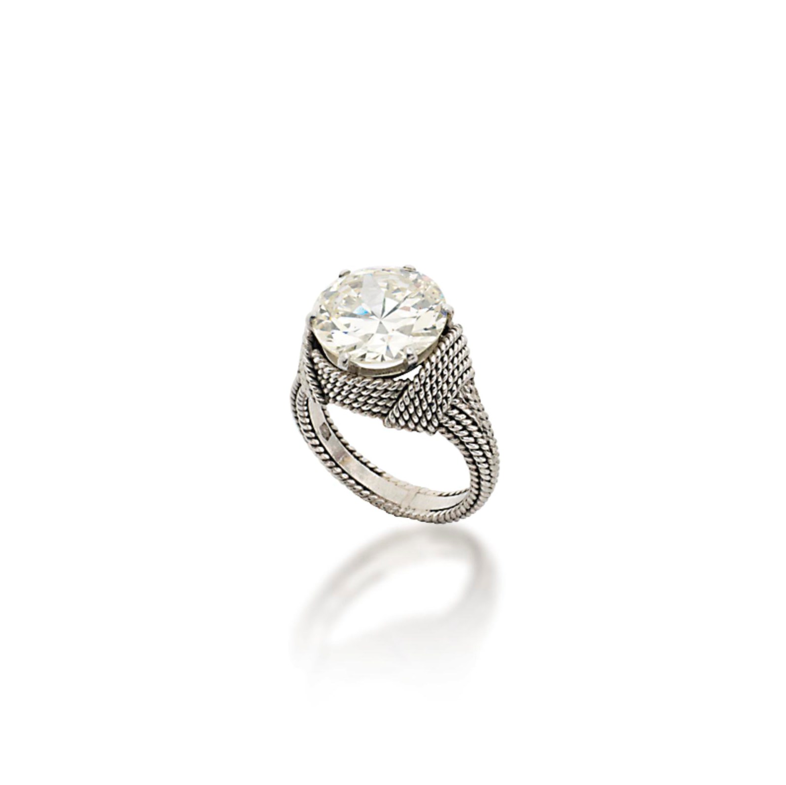 A SINGLE-STONE DIAMOND RING