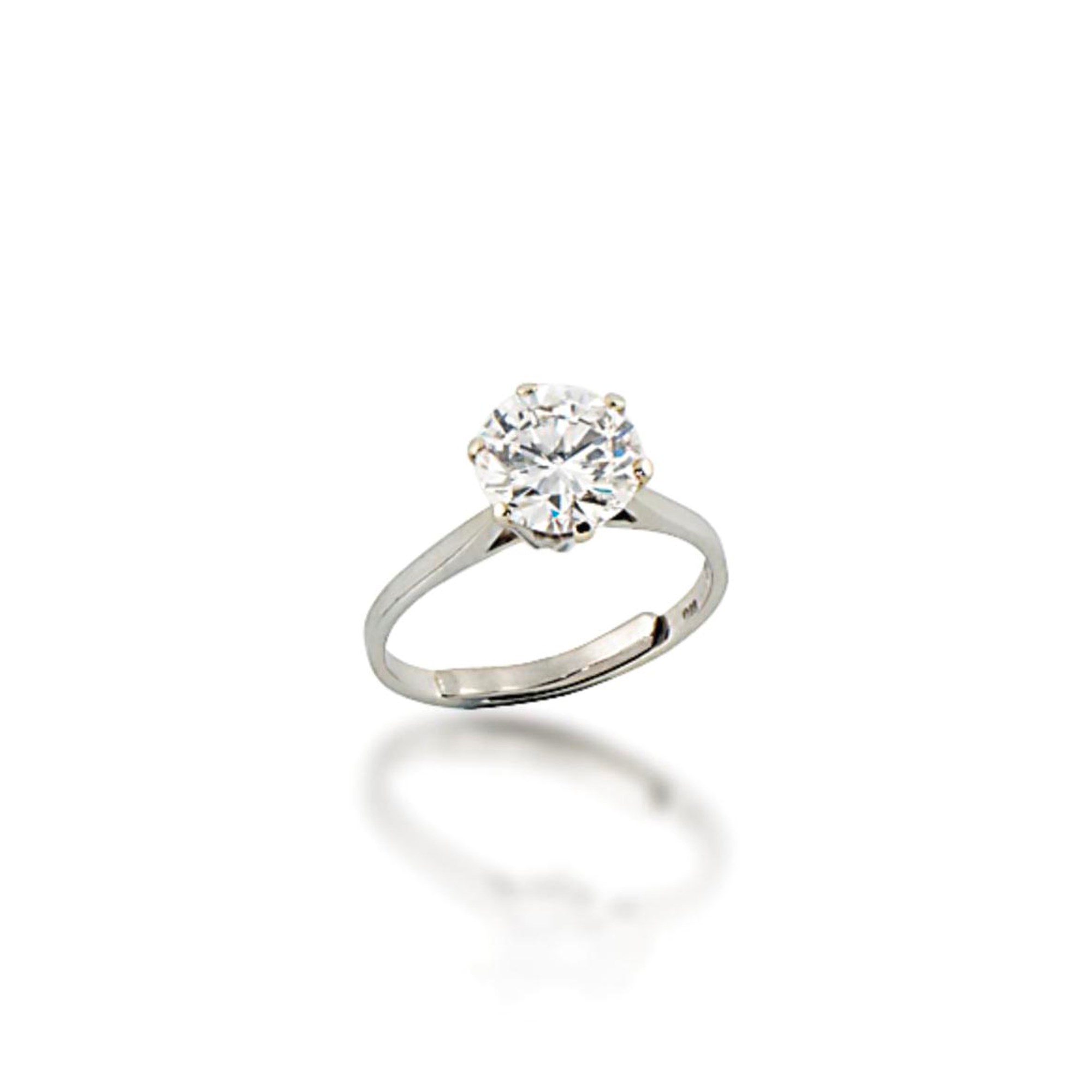 A SINGLE-STONE DIAMOND RING