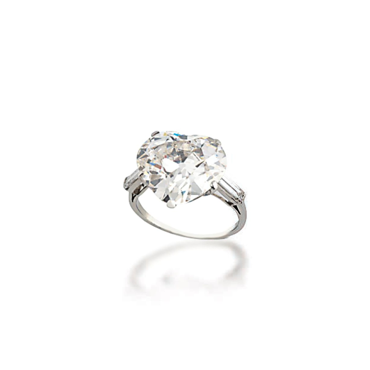 A SINGLE-STONE DIAMOND RING
