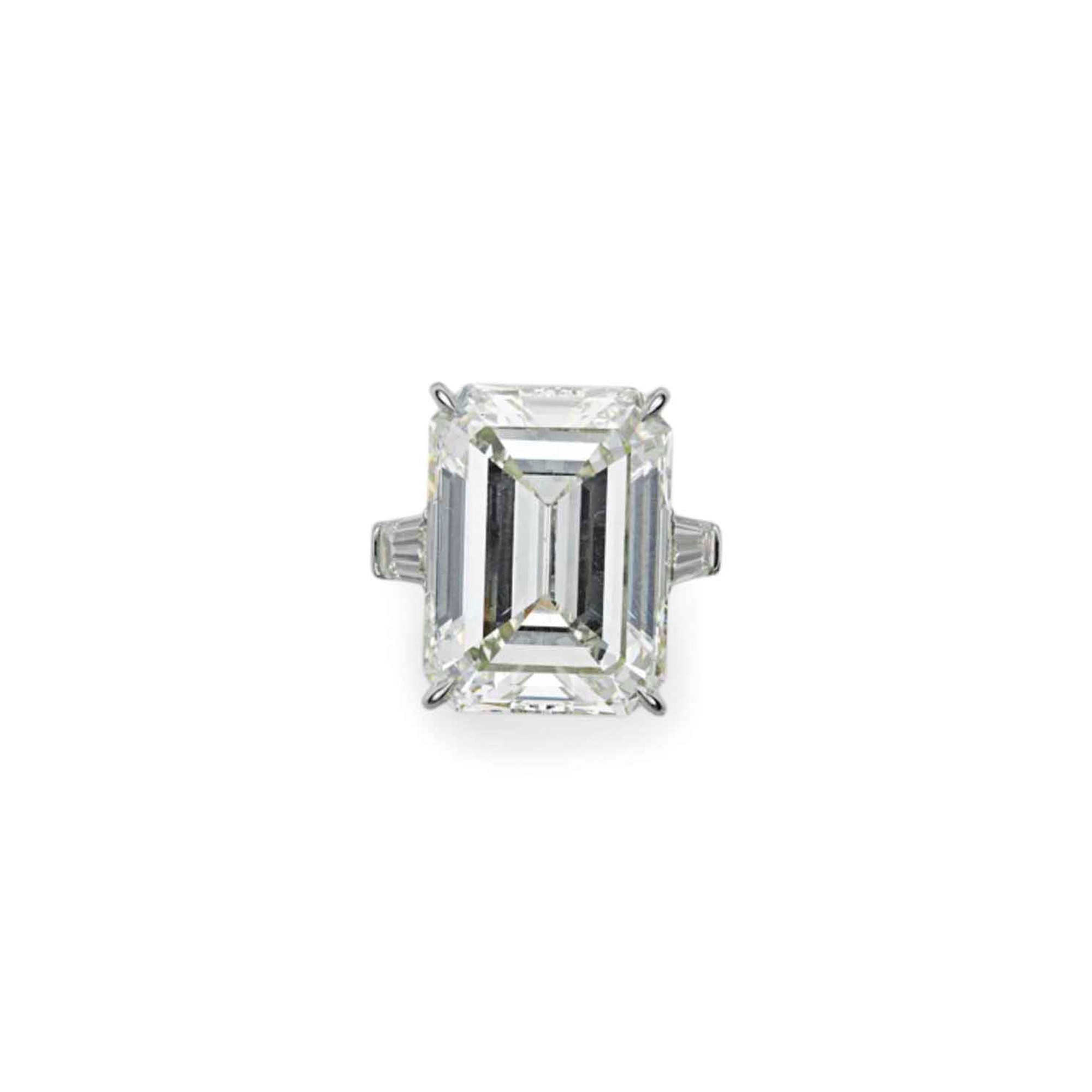 AN IMPRESSIVE DIAMOND RING