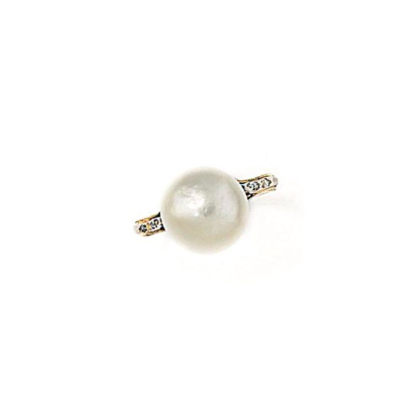 A natural pearl ring