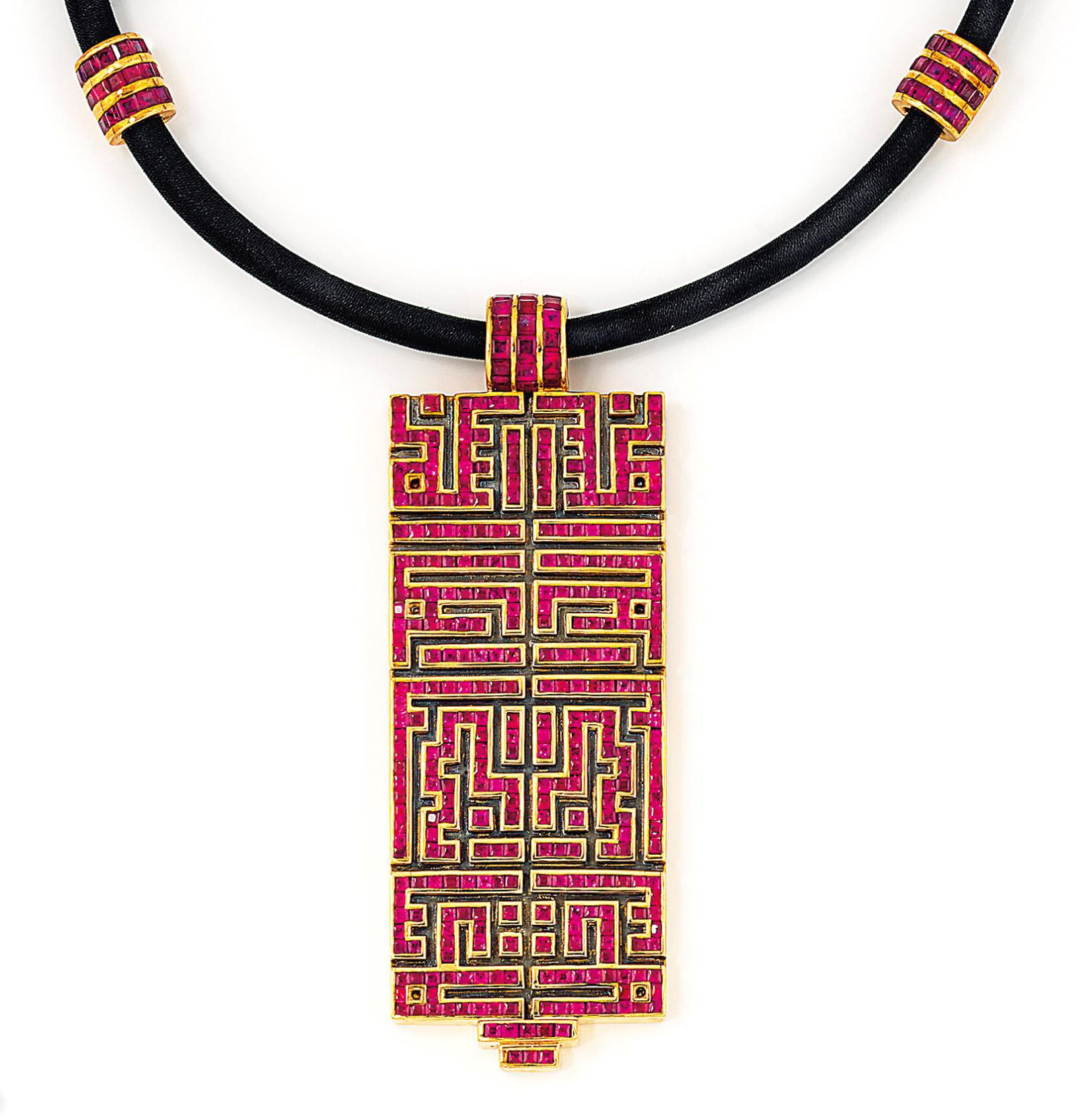 A ruby pendant necklace