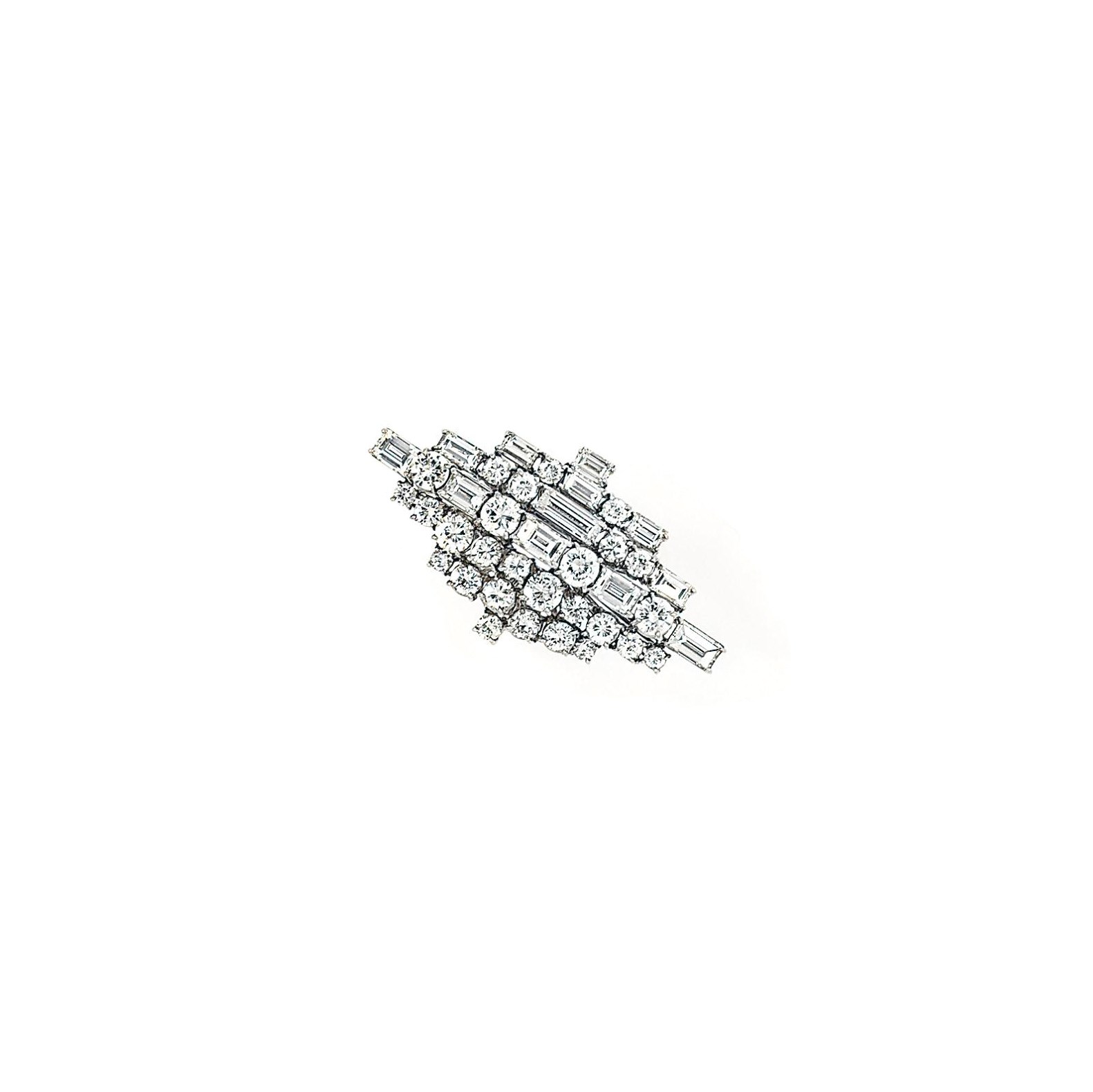 A diamond-set dress ring
