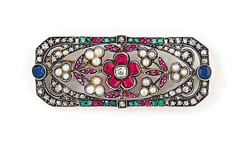 A GEM-SET BROOCH