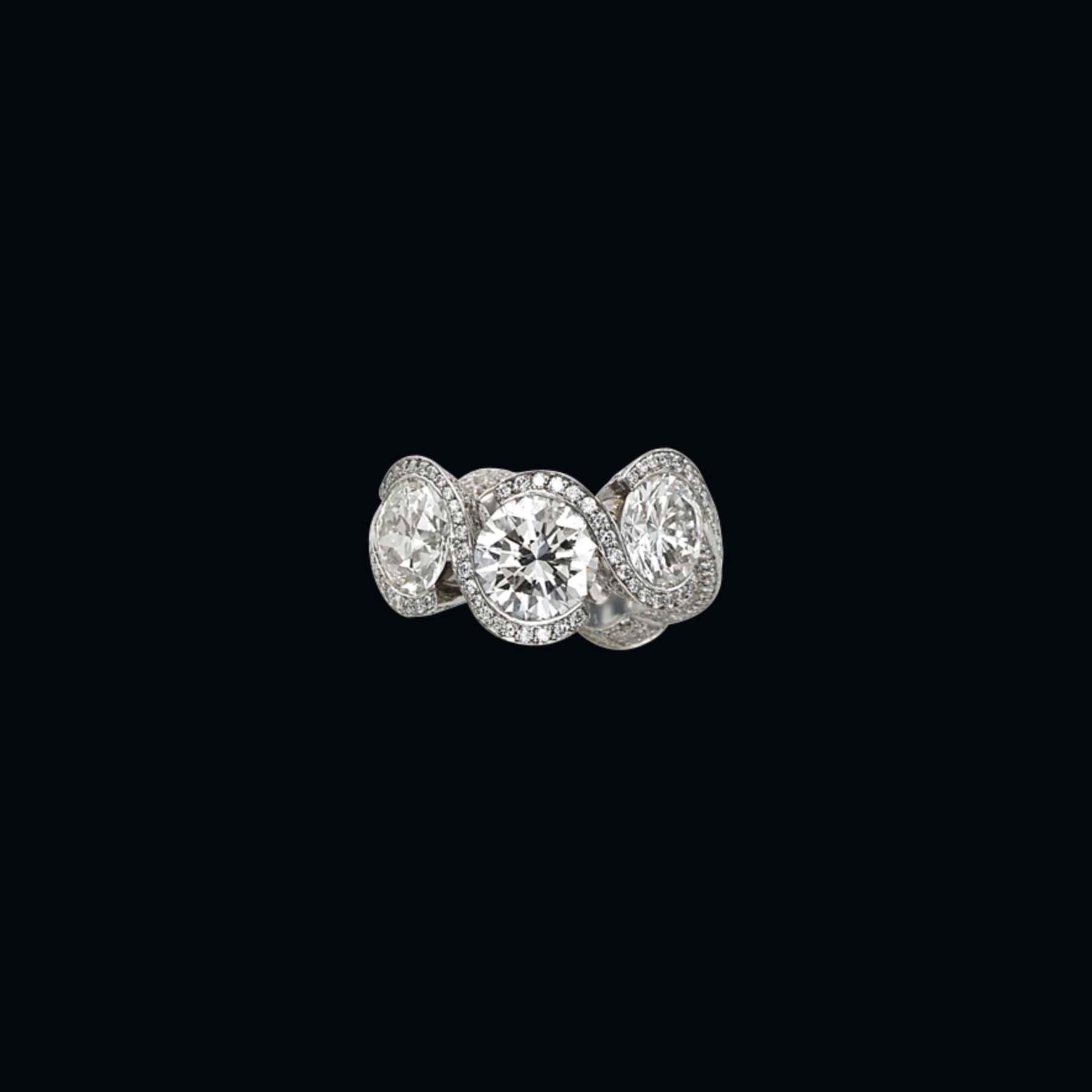 A DIAMOND FIVE-STONE RING