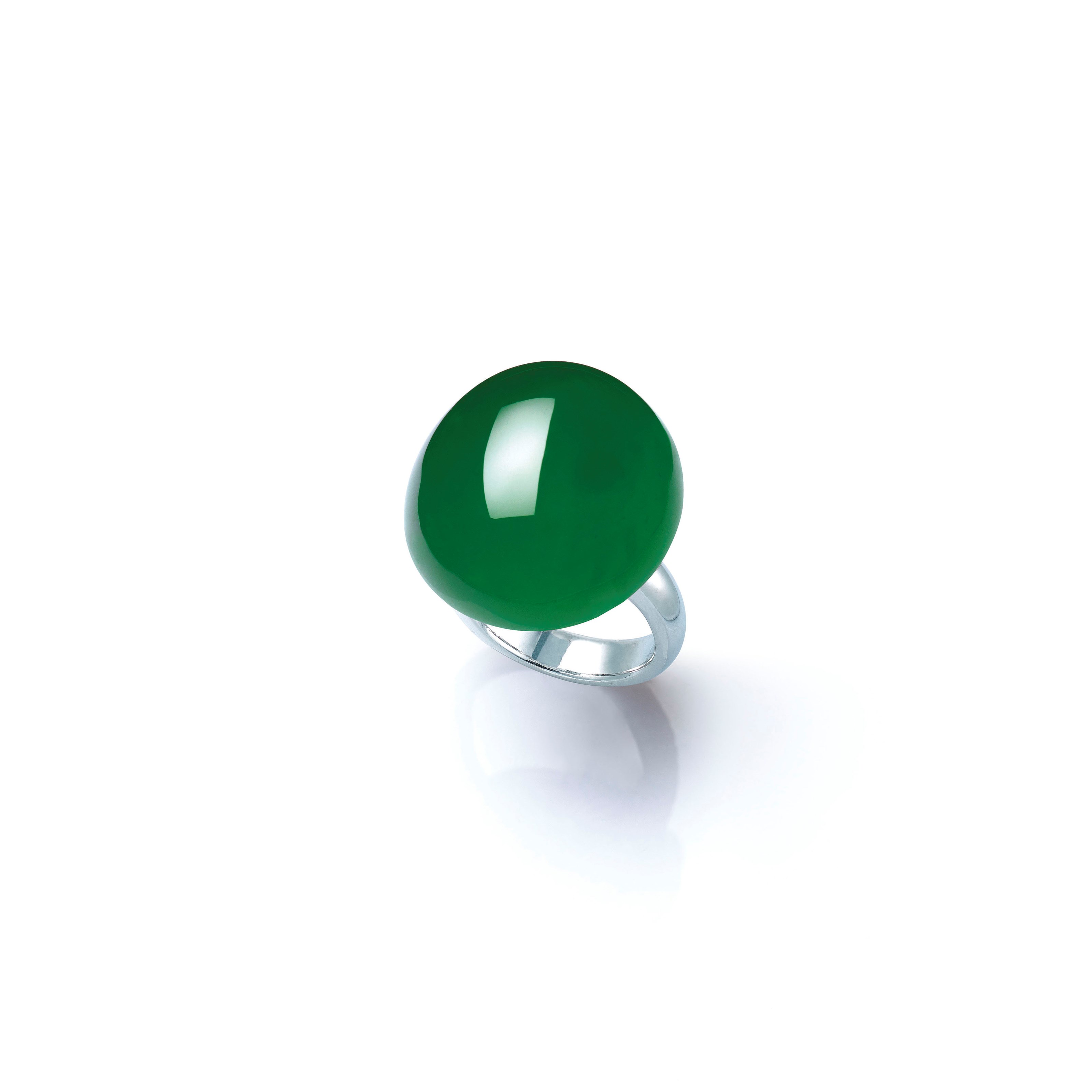 A MAGNIFICENT JADEITE RING