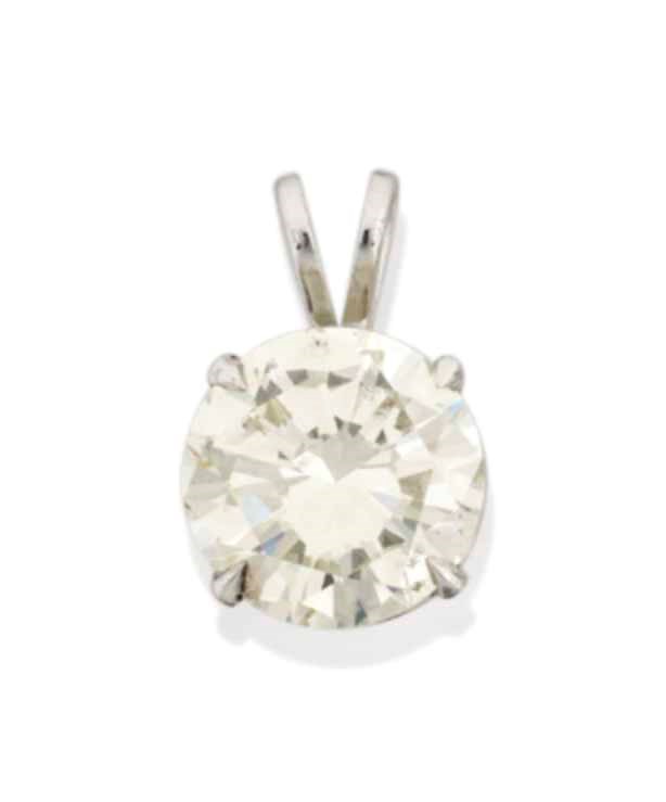 A SINGLE-STONE DIAMOND PENDANT
