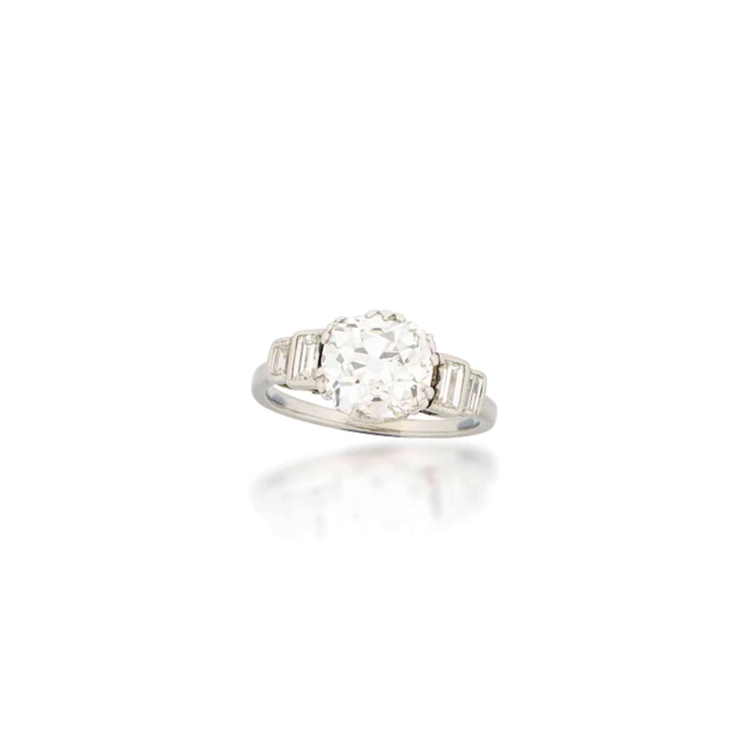 A SINGLE-STONE DIAMOND RING