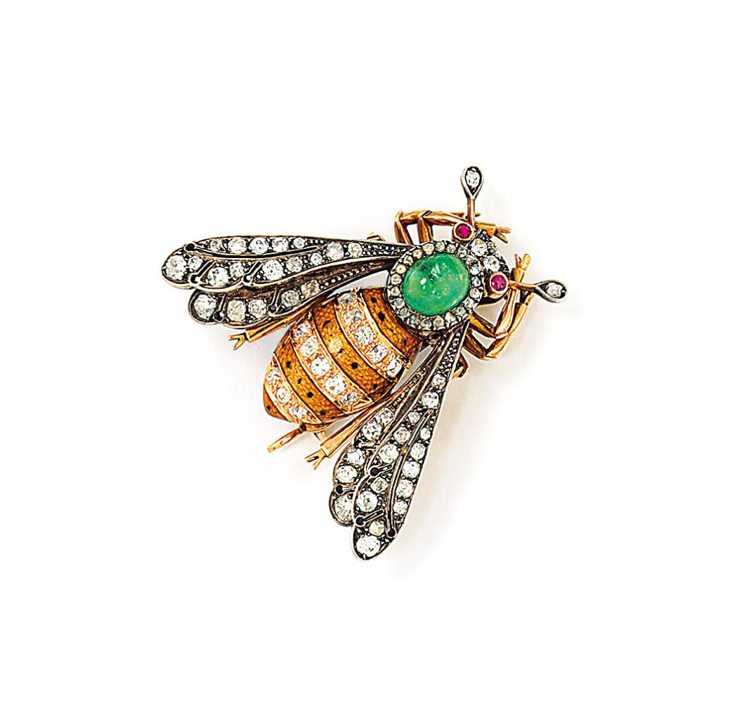 A GEM-SET BEE BROOCH