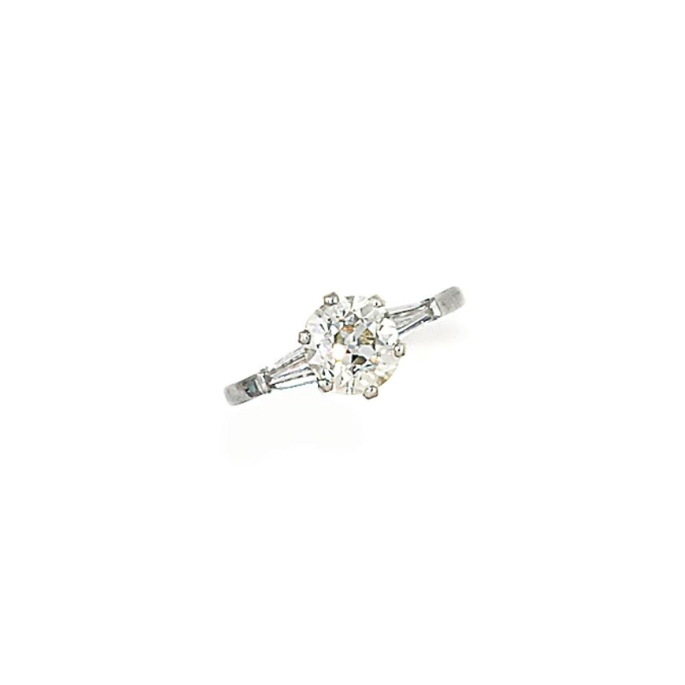 A DIAMOND SINGLE STONE RING