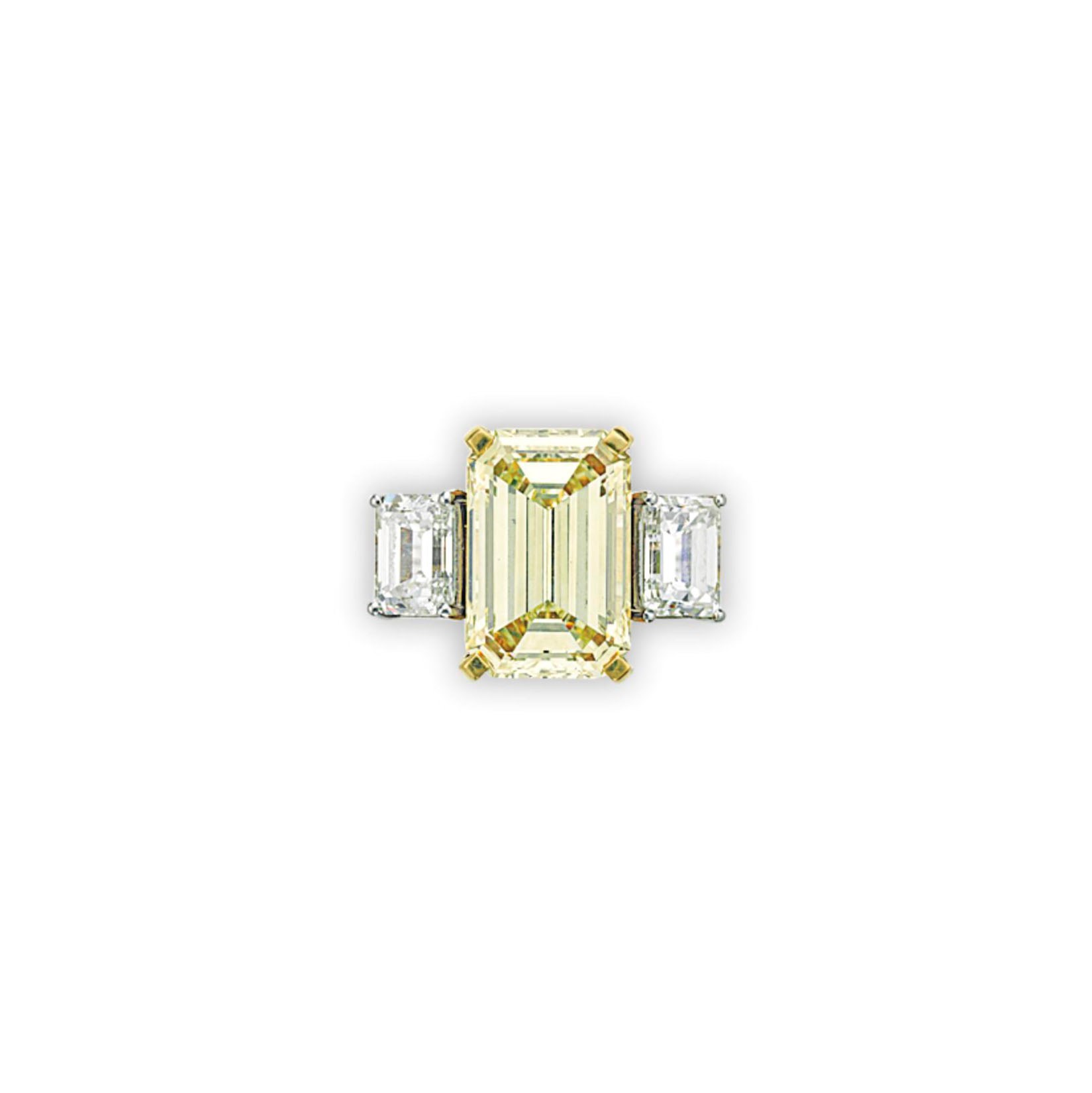 A THREE-STONE DIAMOND RING