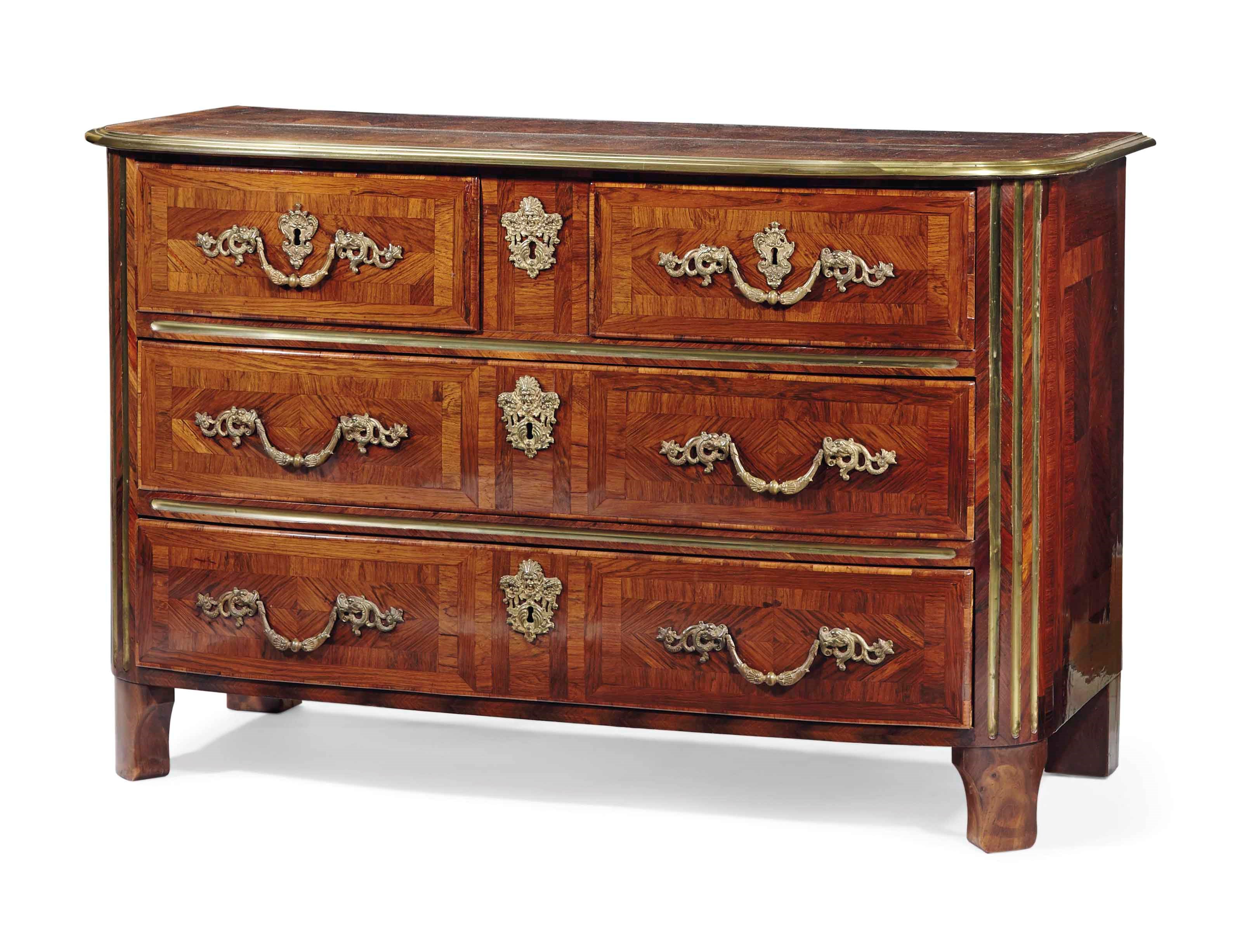 COMMODE DE STYLE REGENCE