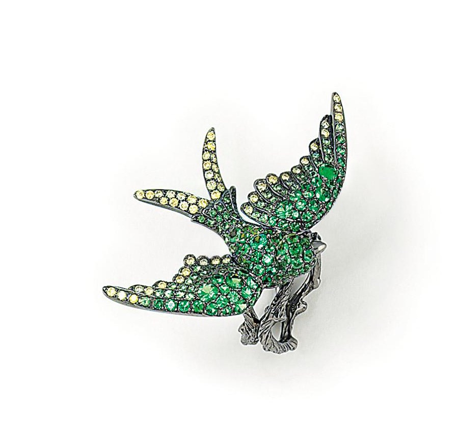 A GEM-SET DRESS RING