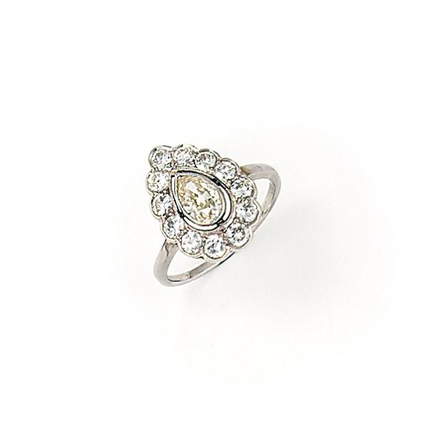 A DIAMOND CLUSTER RING