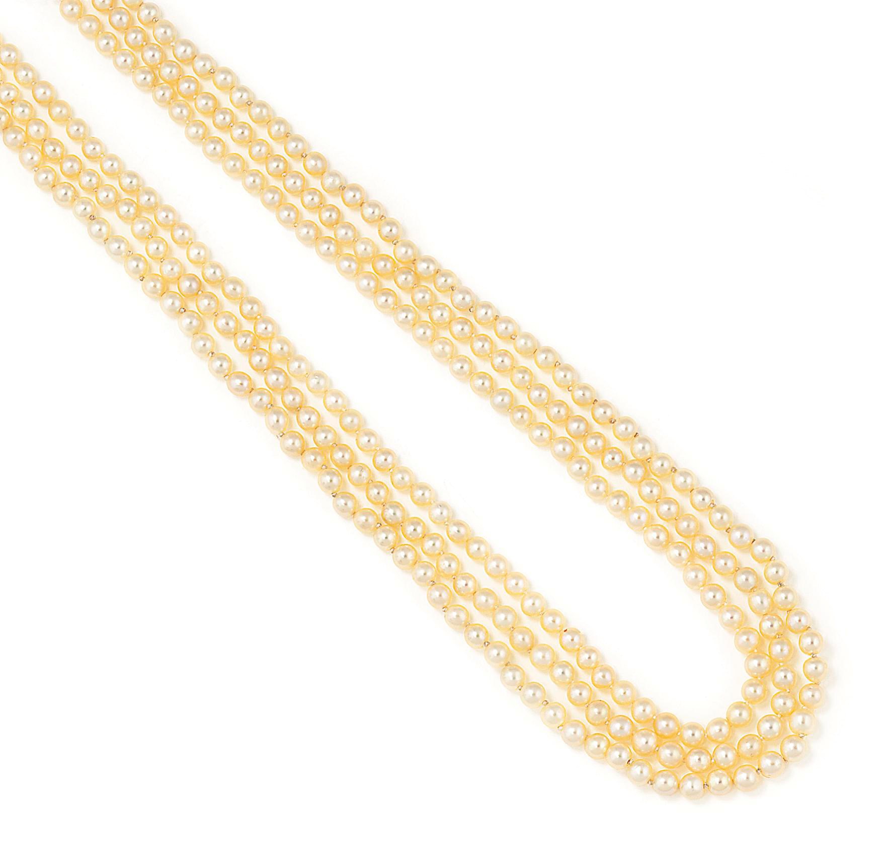 A NATURAL PEARL NECKLACE
