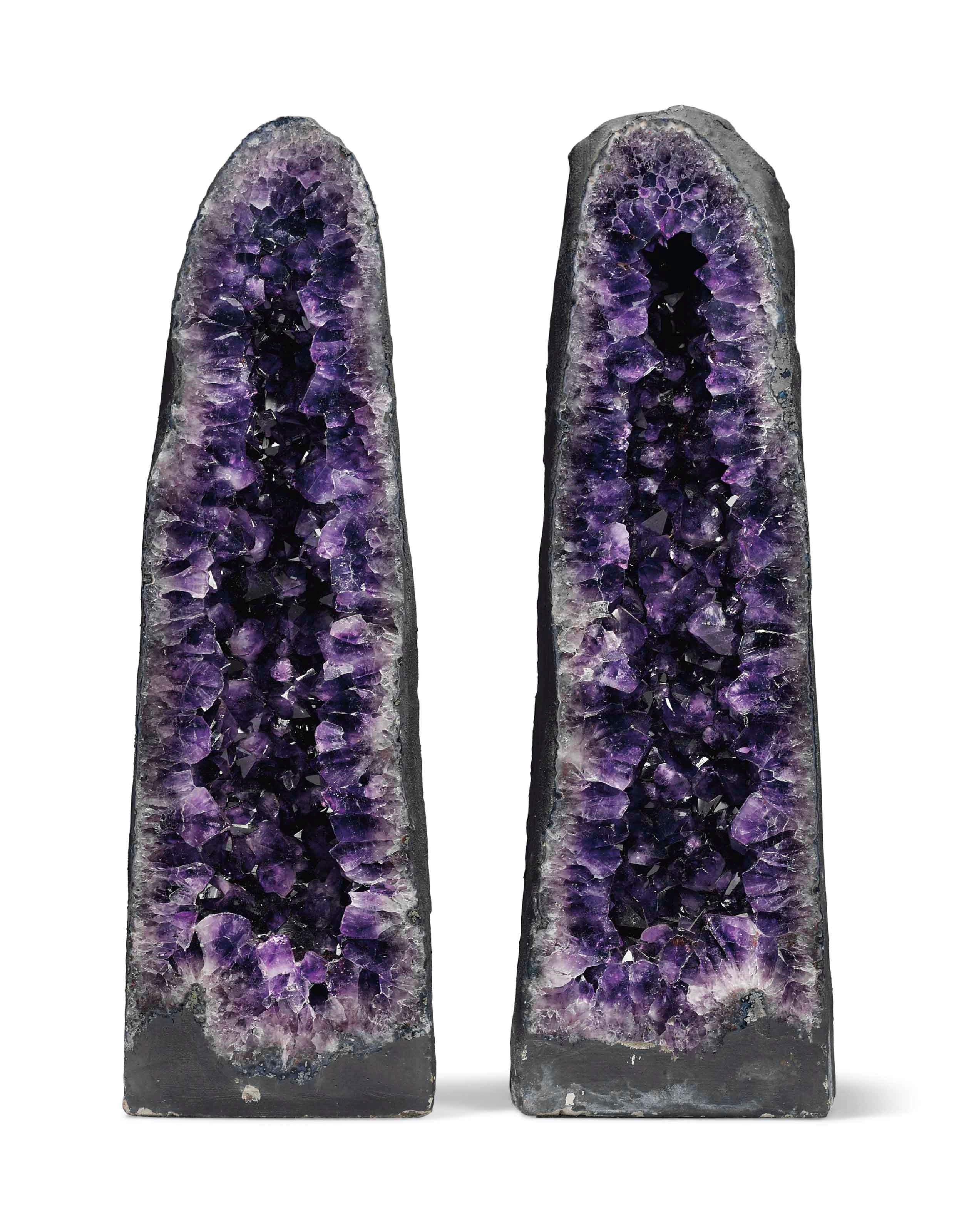 A SPLIT AMETHYST GEODE