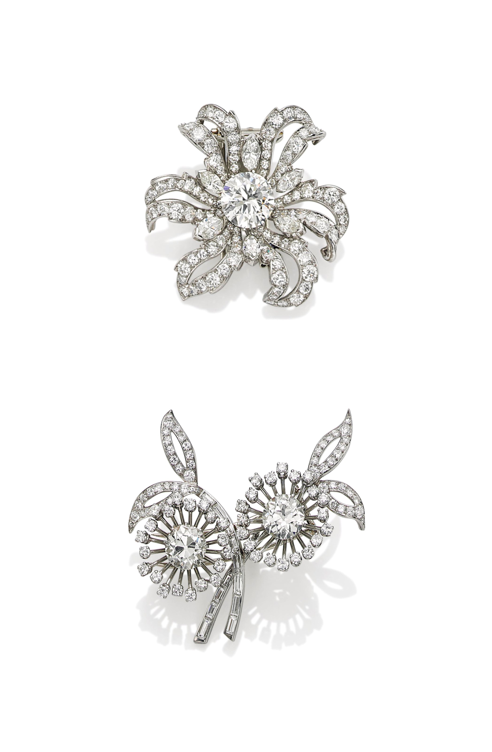 A DIAMOND FLOWER BROOCH