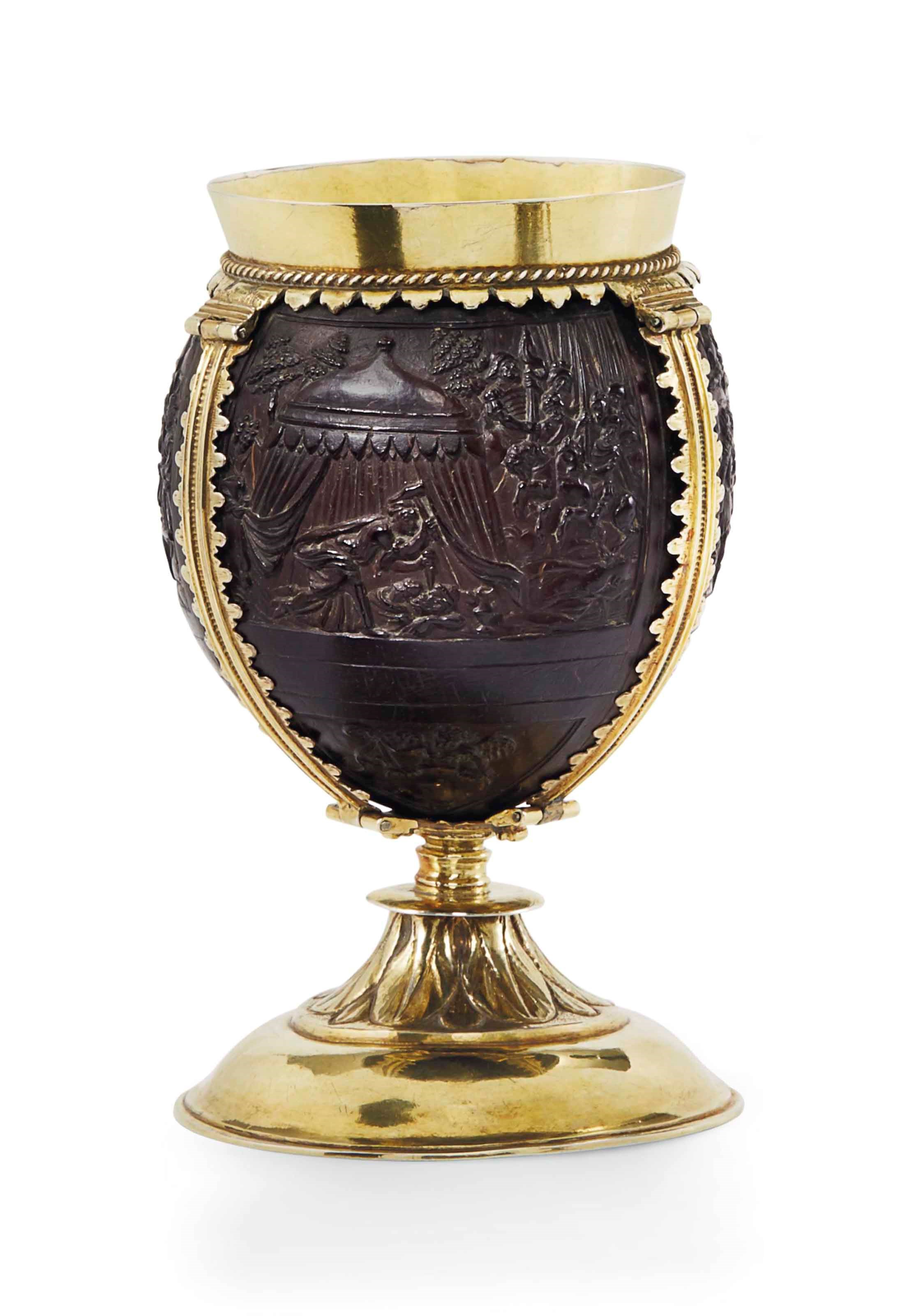 COUPE NOIX DE COCO ET MONTURE EN VERMEIL