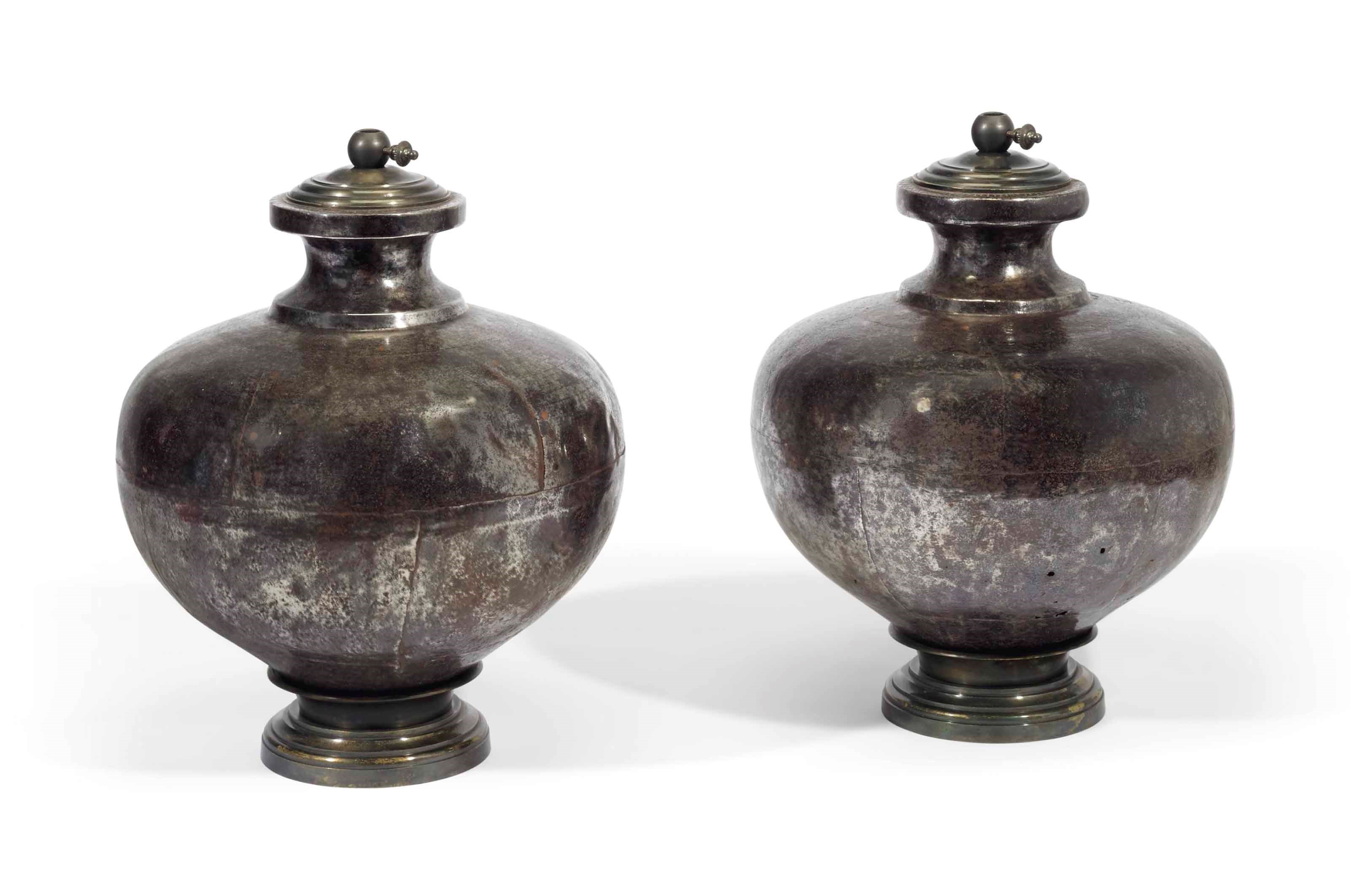 PAIRE DE LAMPES MODERNES
