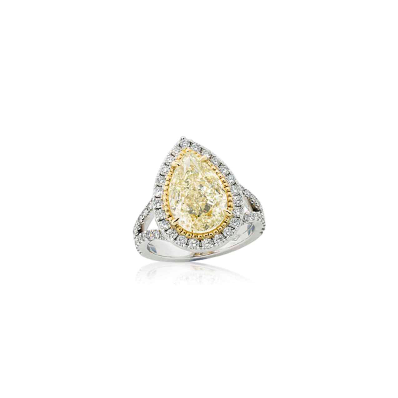 A COLOURED DIAMOND RING