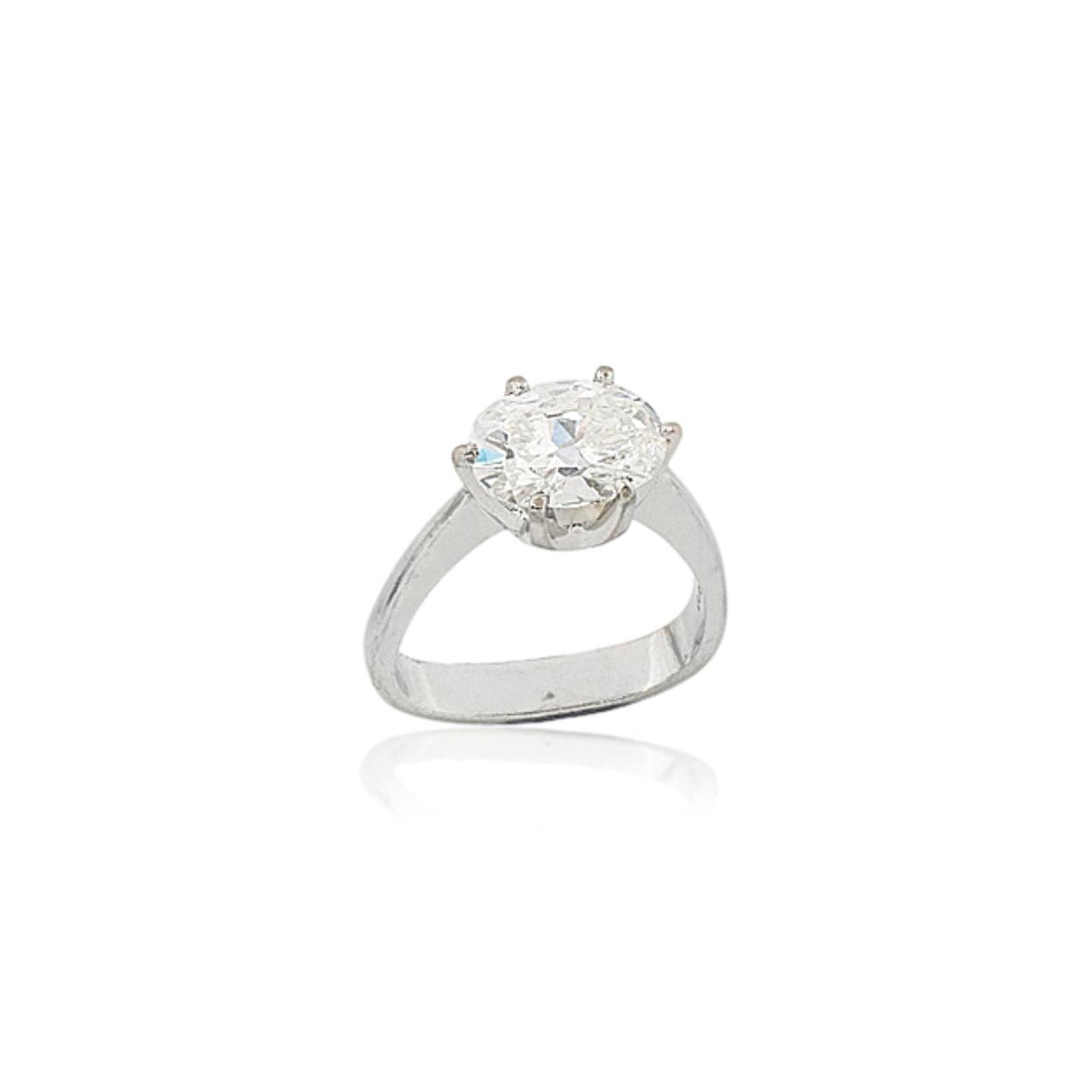 A SINGLE-STONE DIAMOND RING