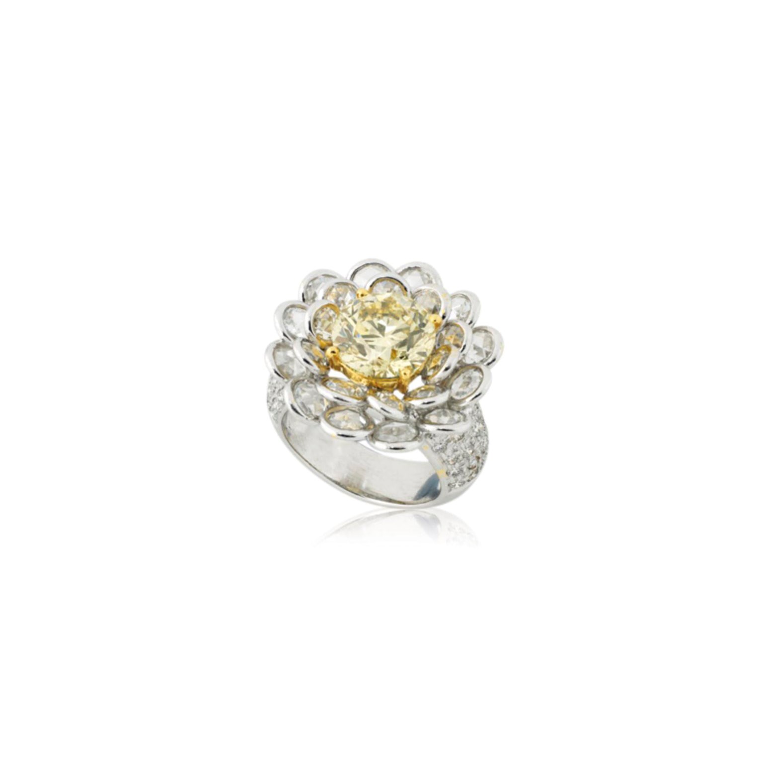 A COLOURED DIAMOND RING