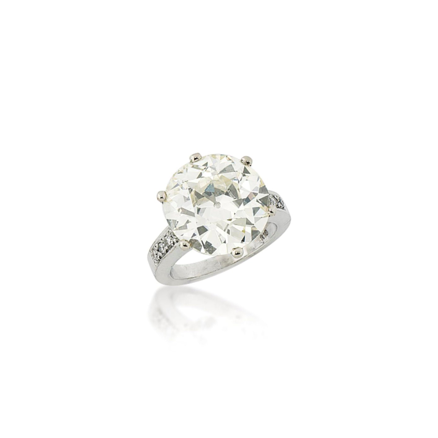 A SINGLE-STONE DIAMOND RING