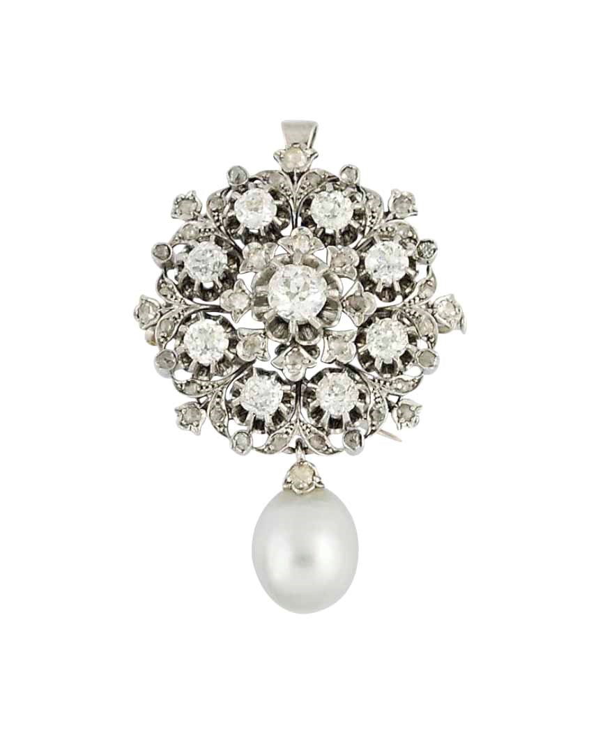 AN ANTIQUE DIAMOND BROOCH