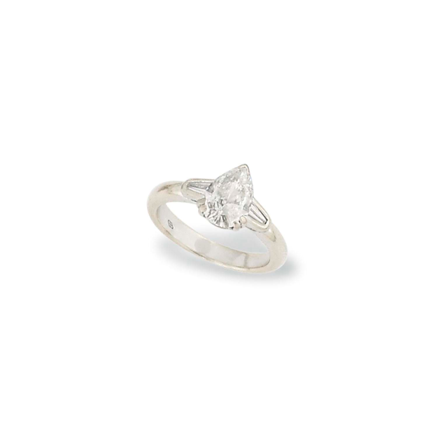 A DIAMOND SINGLE-STONE RING