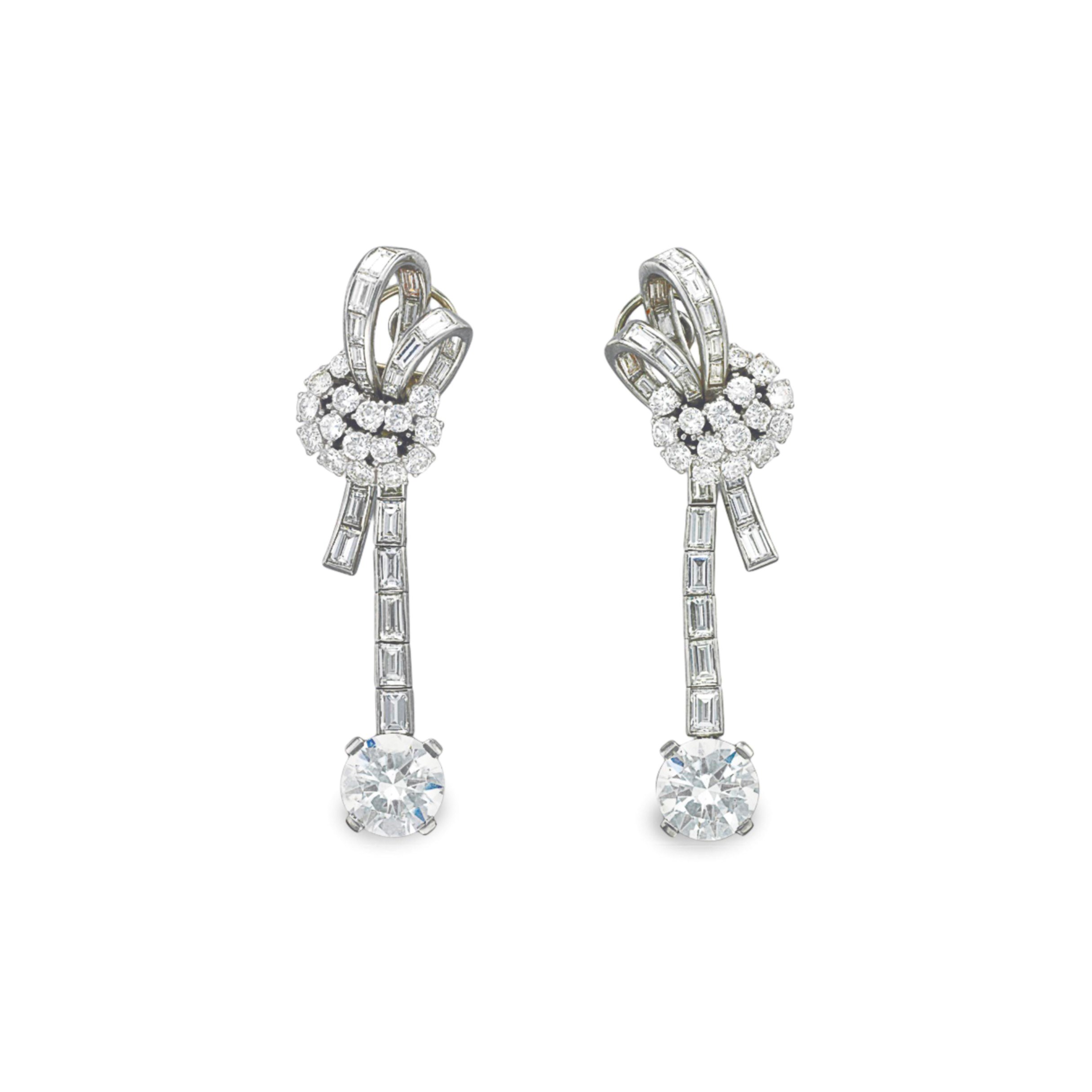 A PAIR OF DIAMOND EAR PENDANTS
