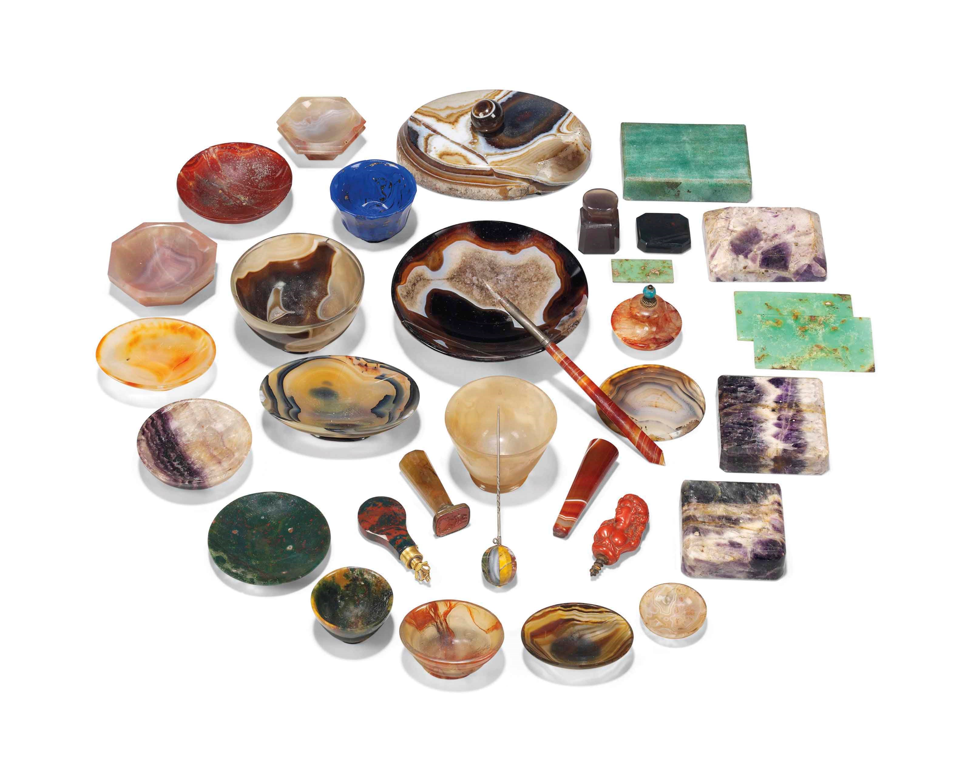 A GROUP OF HARDSTONE BOWLS AND PAPERWEIGHTS