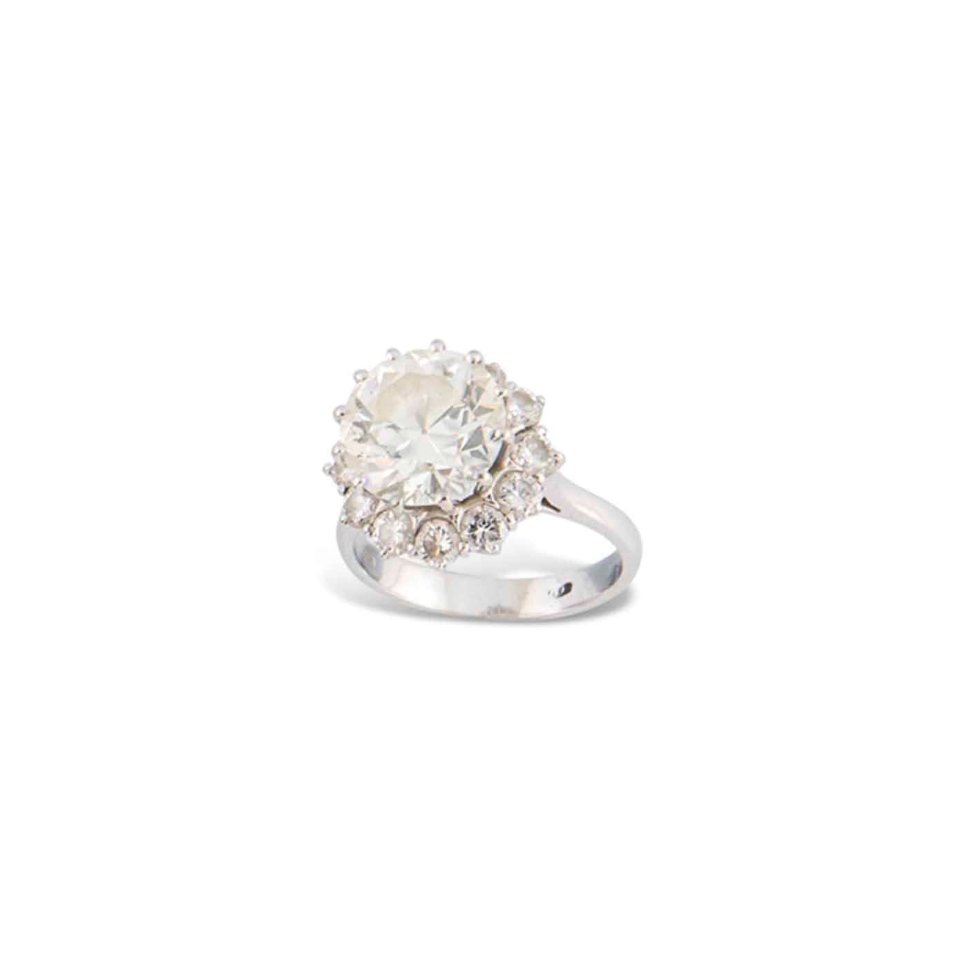A DIAMOND CLUSTER RING