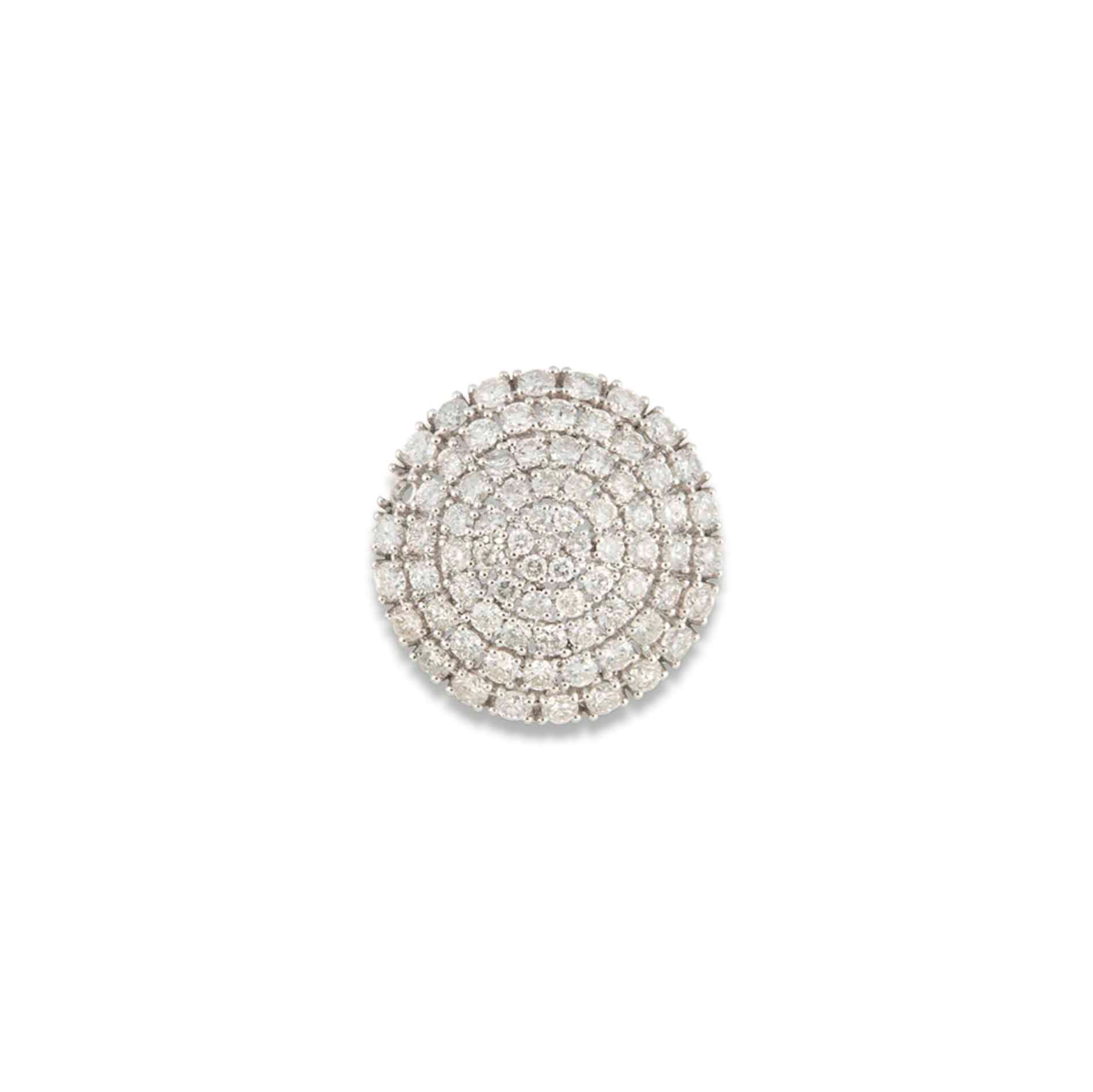 A DIAMOND CLUSTER RING