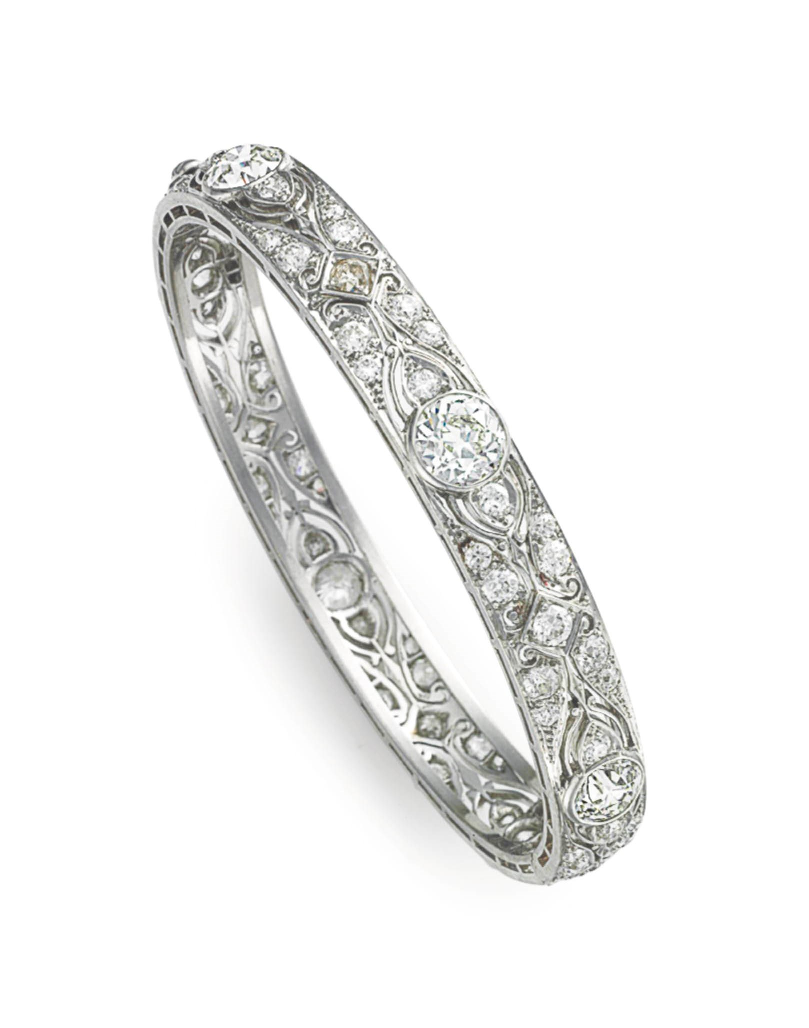 A DIAMOND BANGLE BRACELET
