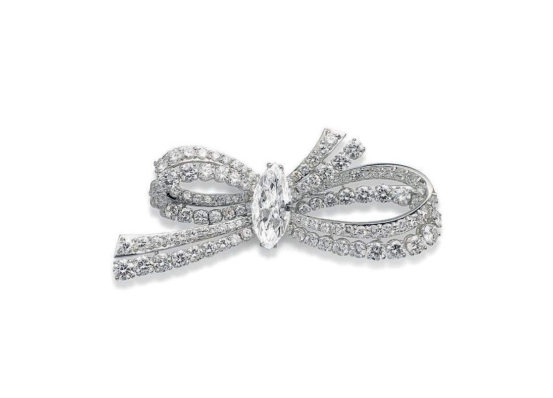 A DIAMOND BROOCH