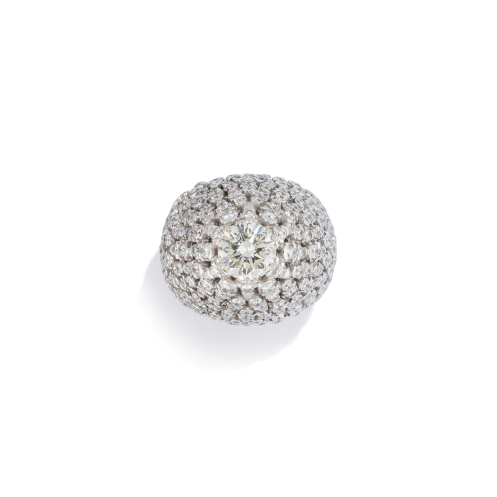 A DIAMOND CLUSTER RING