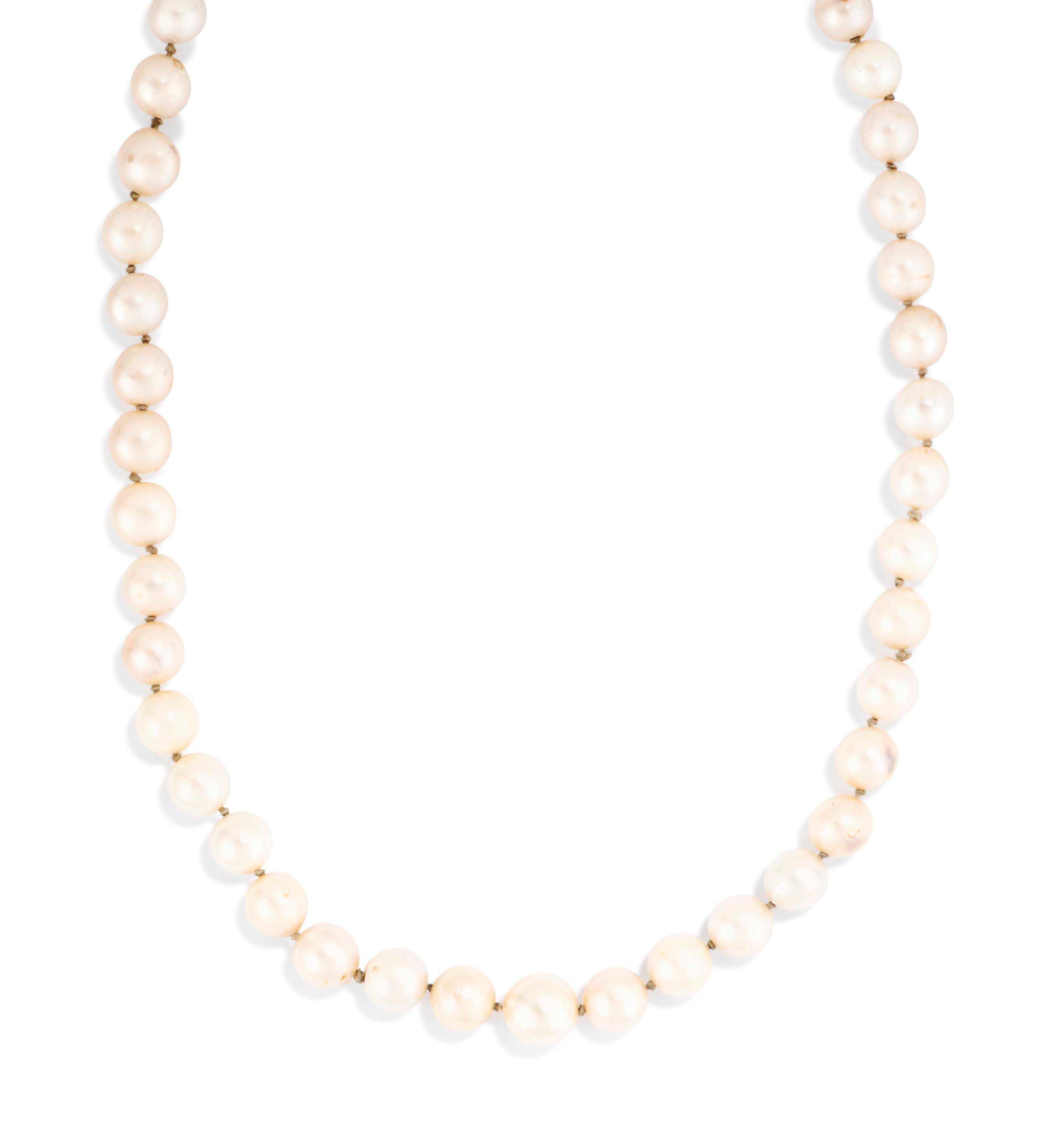 A GROUP OF JEWELLERY